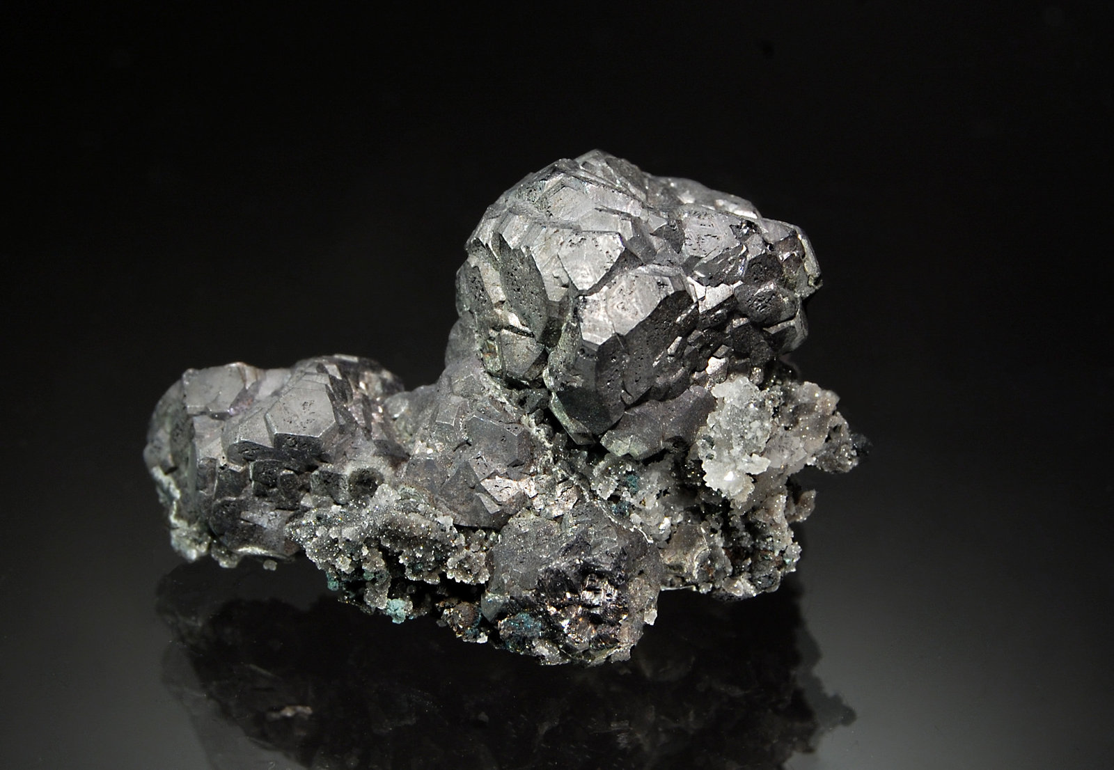 Galena
3.0 x 4.0 cm
(Autor: Michael Shaw)