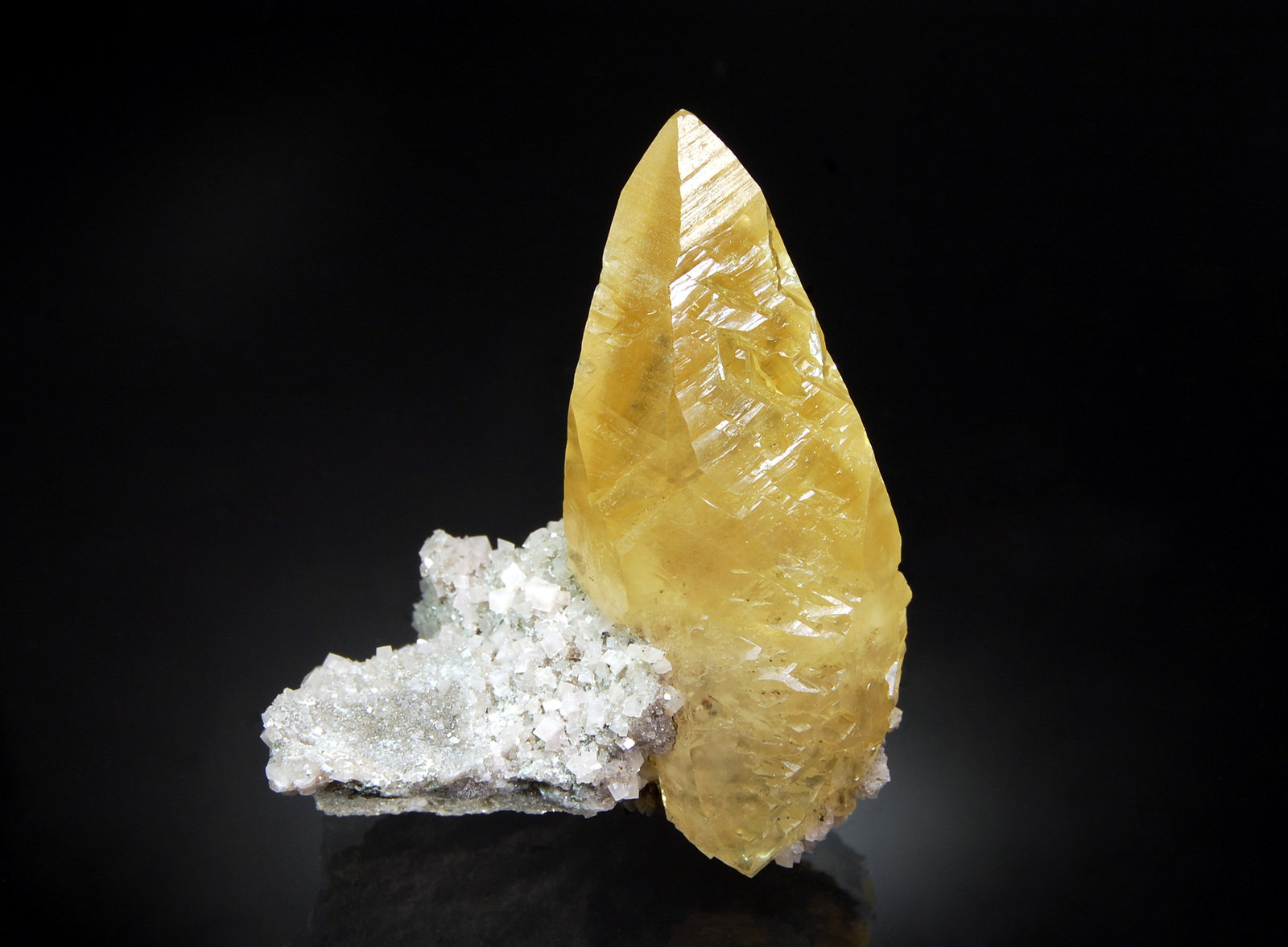 Calcite
3.0 x 5.0 x 6.0 cm.
(Autor: Michael Shaw)