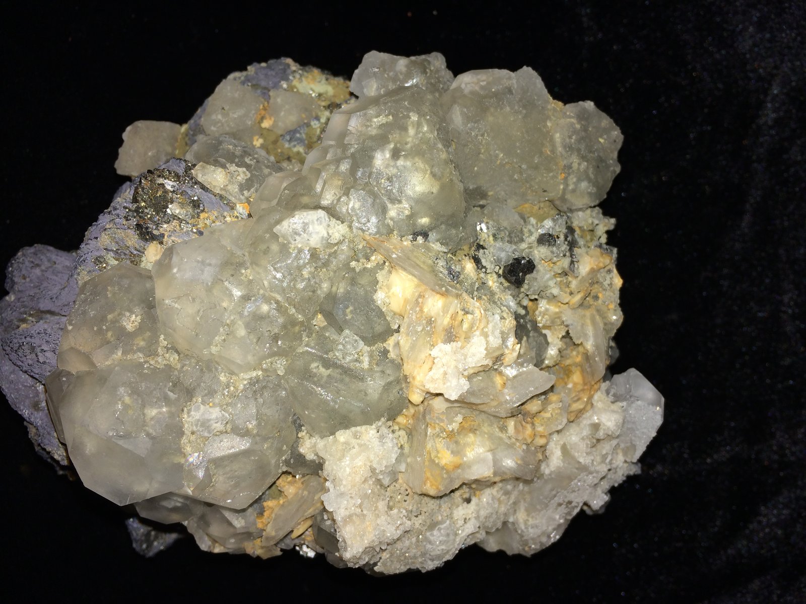 Fluorite, Löllingite, Baryte
135 mm x 110 mm x 70 mm
(Autor: Robert Seitz)