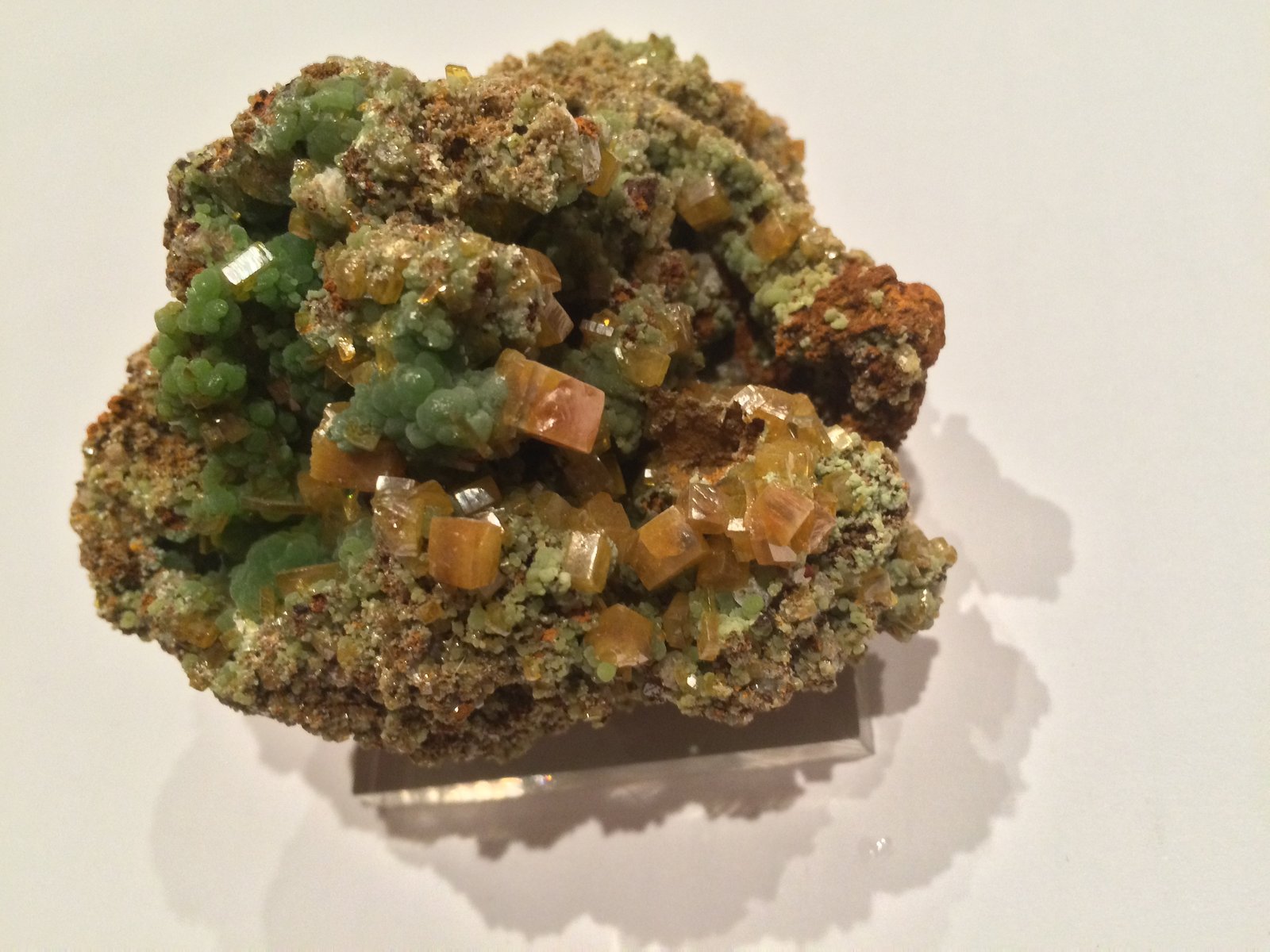 Wulfenite, Mimetite
85 X 65 X 55 mm
(Autor: Robert Seitz)