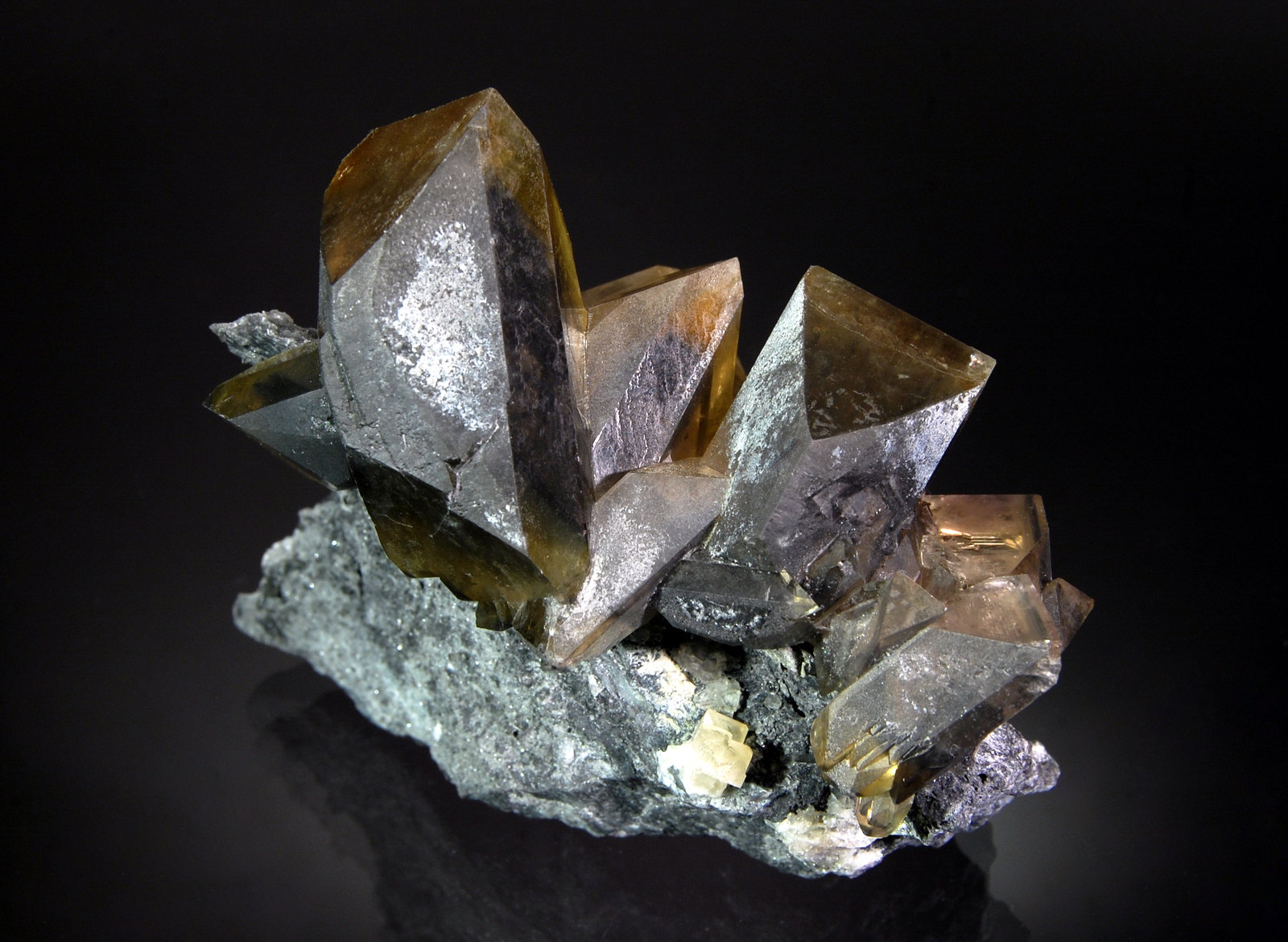 Baryte
3.0 x 7.0 x 8.0 cm.
(Autor: Michael Shaw)