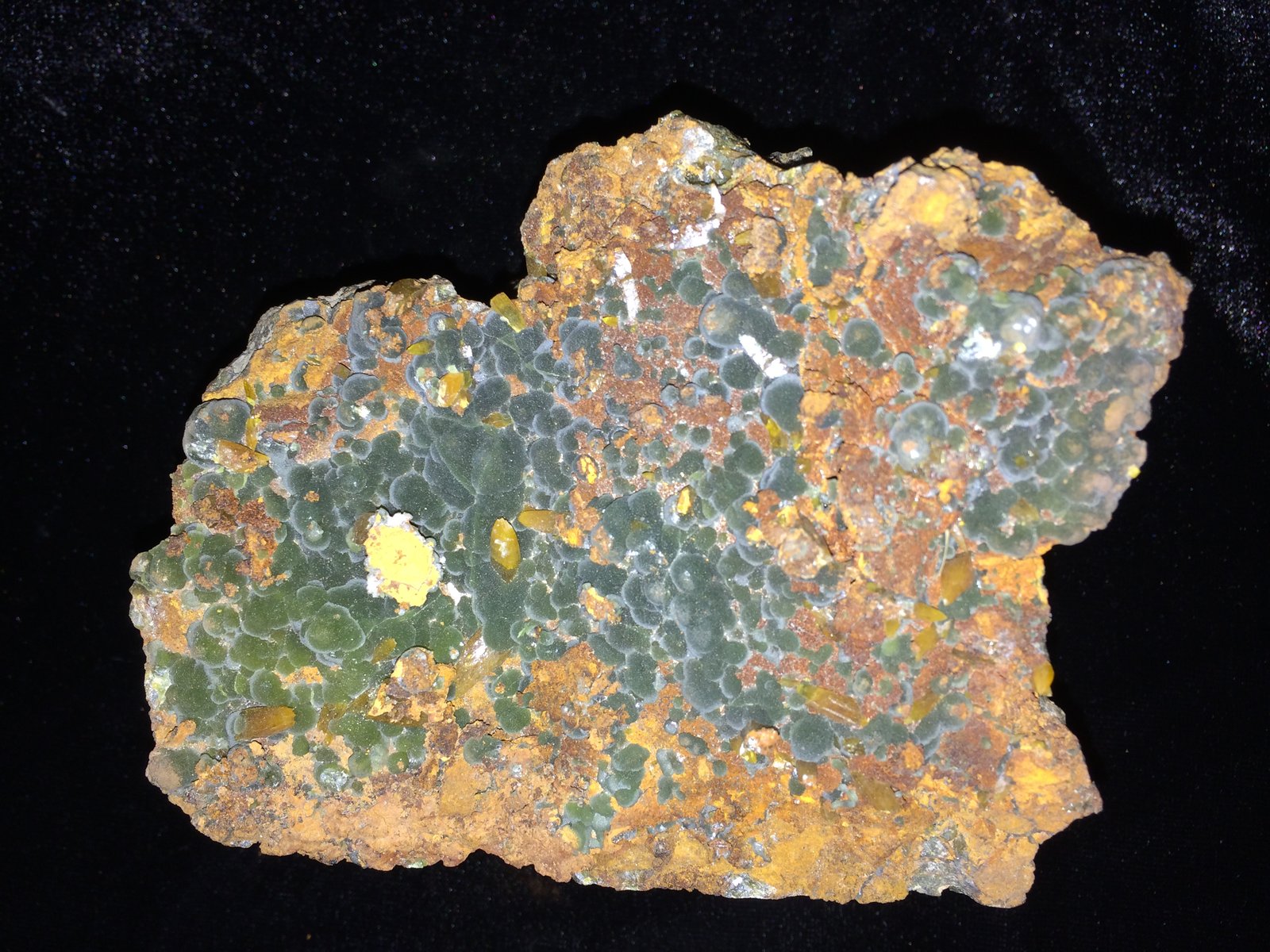 Wulfenite, Mimetite
130 X 95 X 75 mm
(Autor: Robert Seitz)