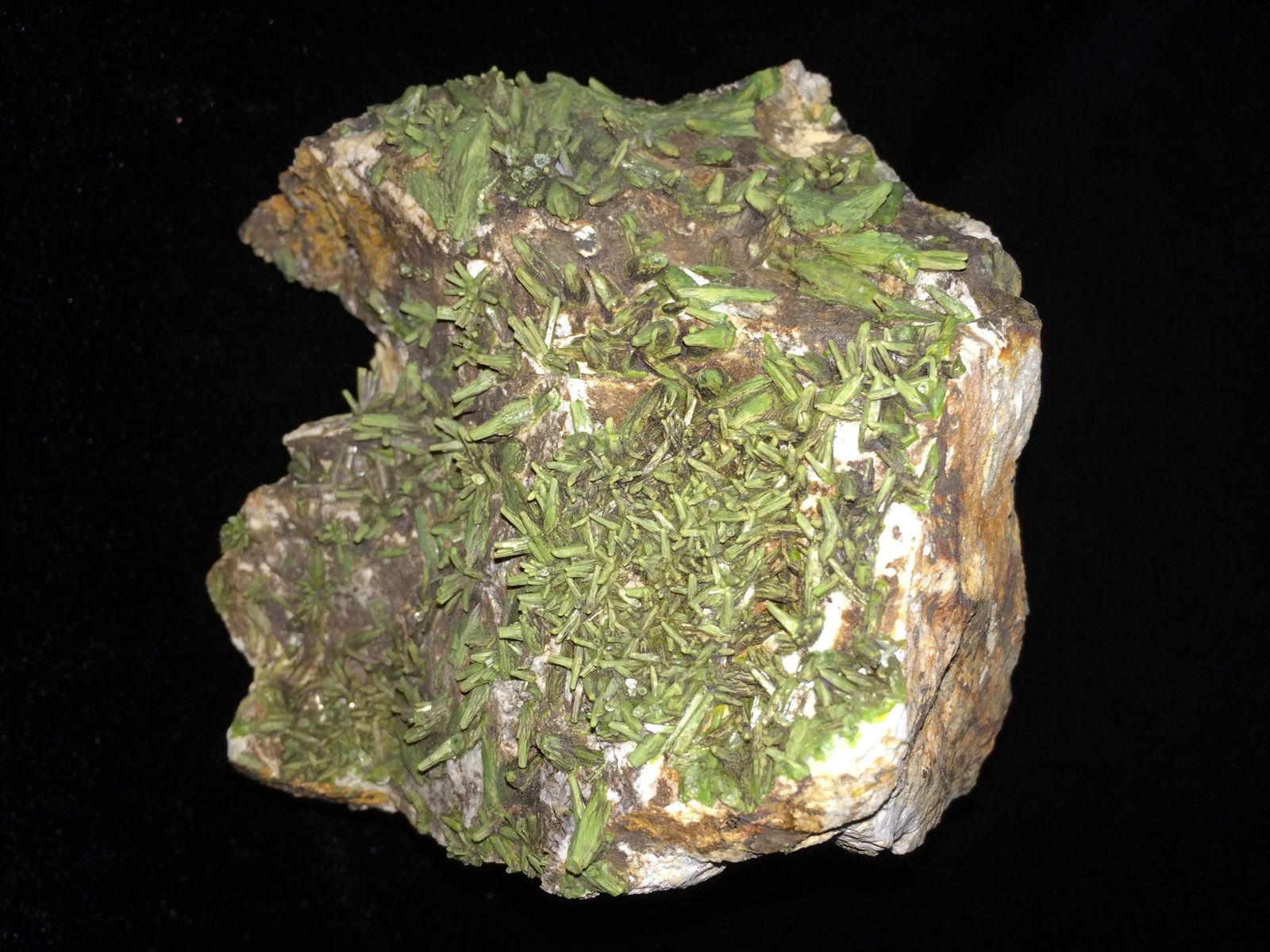 Pyromorphite
143 mm x 105 mm x 100 mm
(Autor: Robert Seitz)
