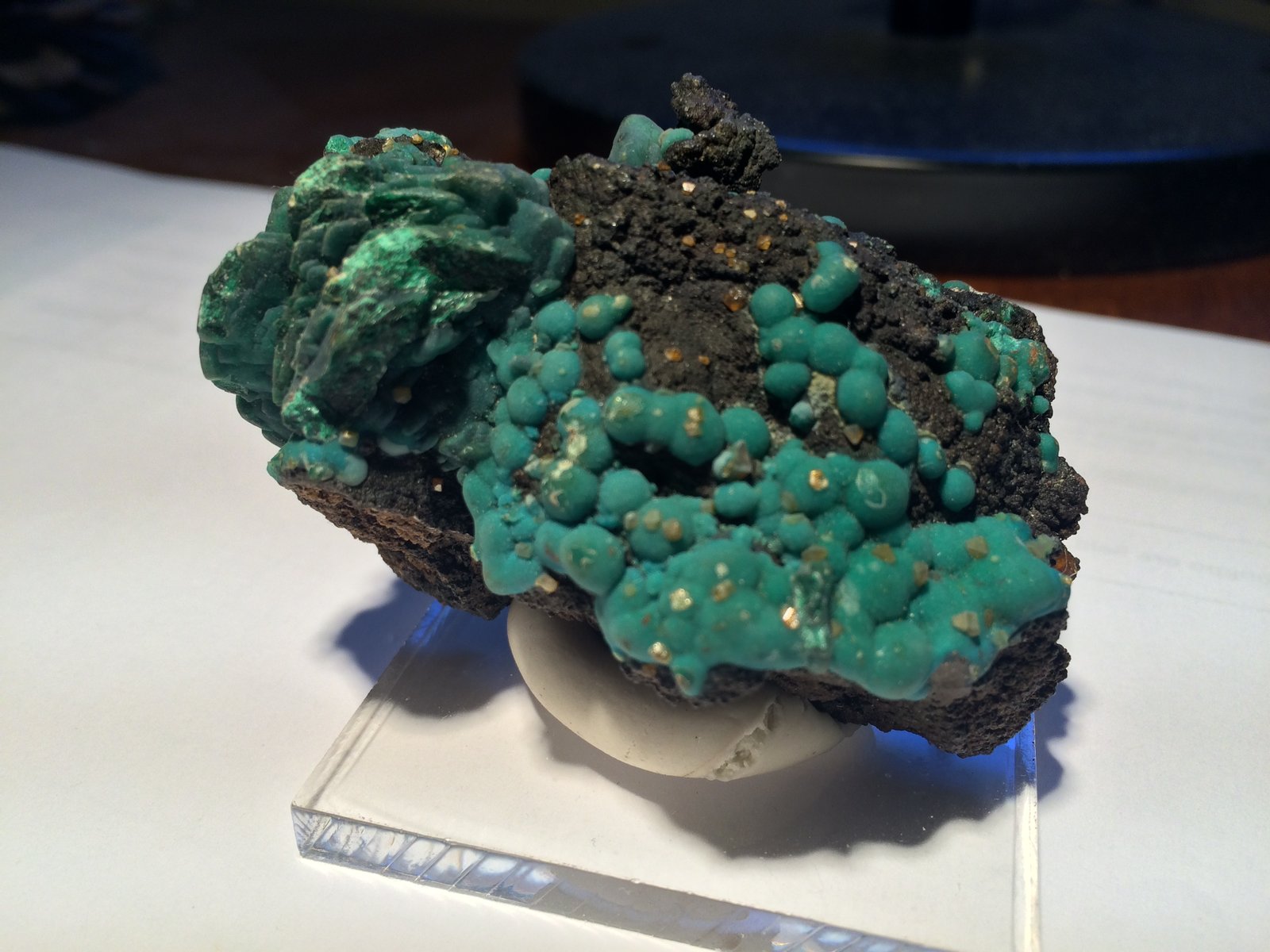 Malachite, Chrysocolla, Wulfenite
65 X 40 X 30 mm
(Autor: Robert Seitz)