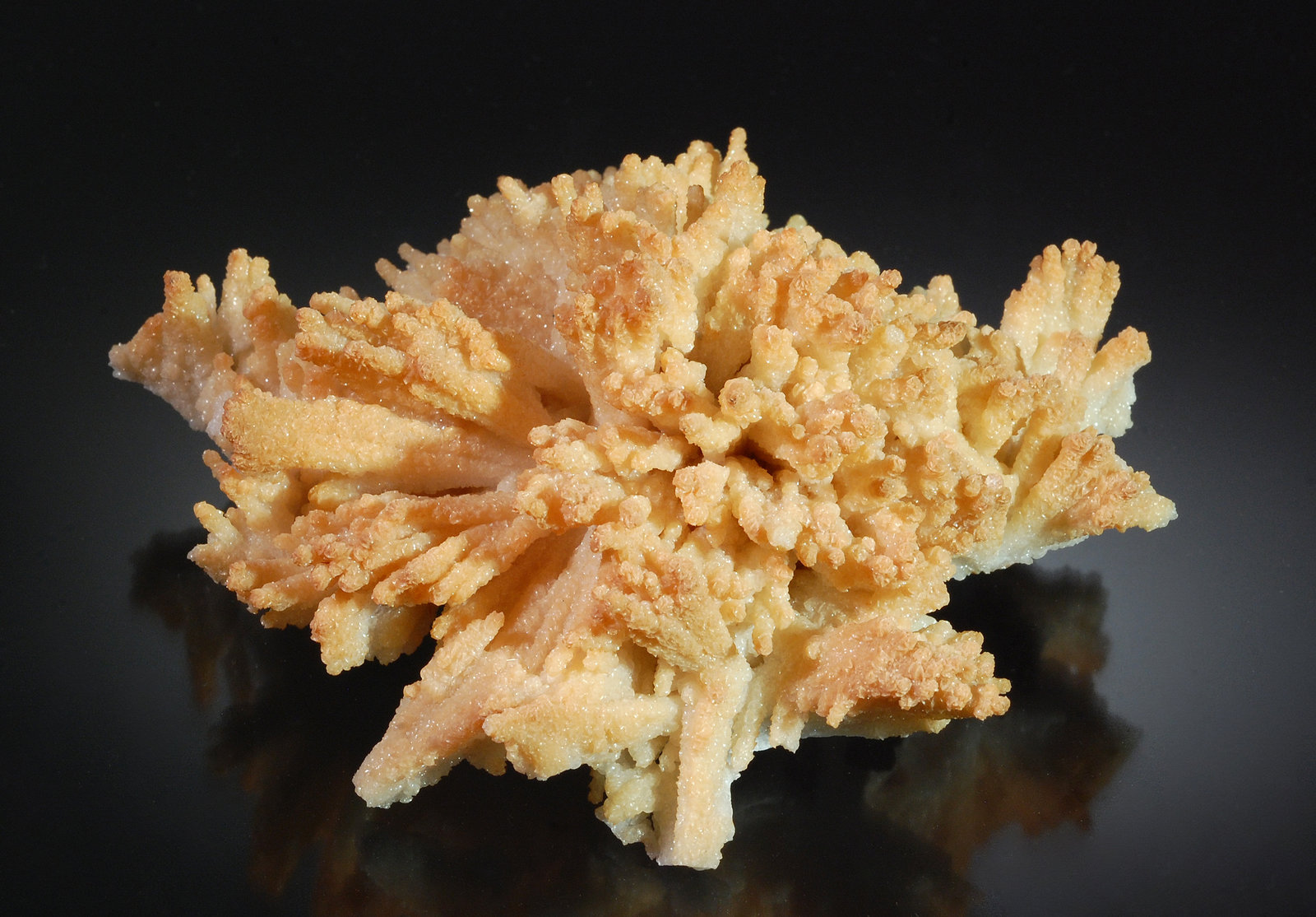 Calcite
5.3 x 9.0 x 11.2 cm
(Autor: Michael Shaw)