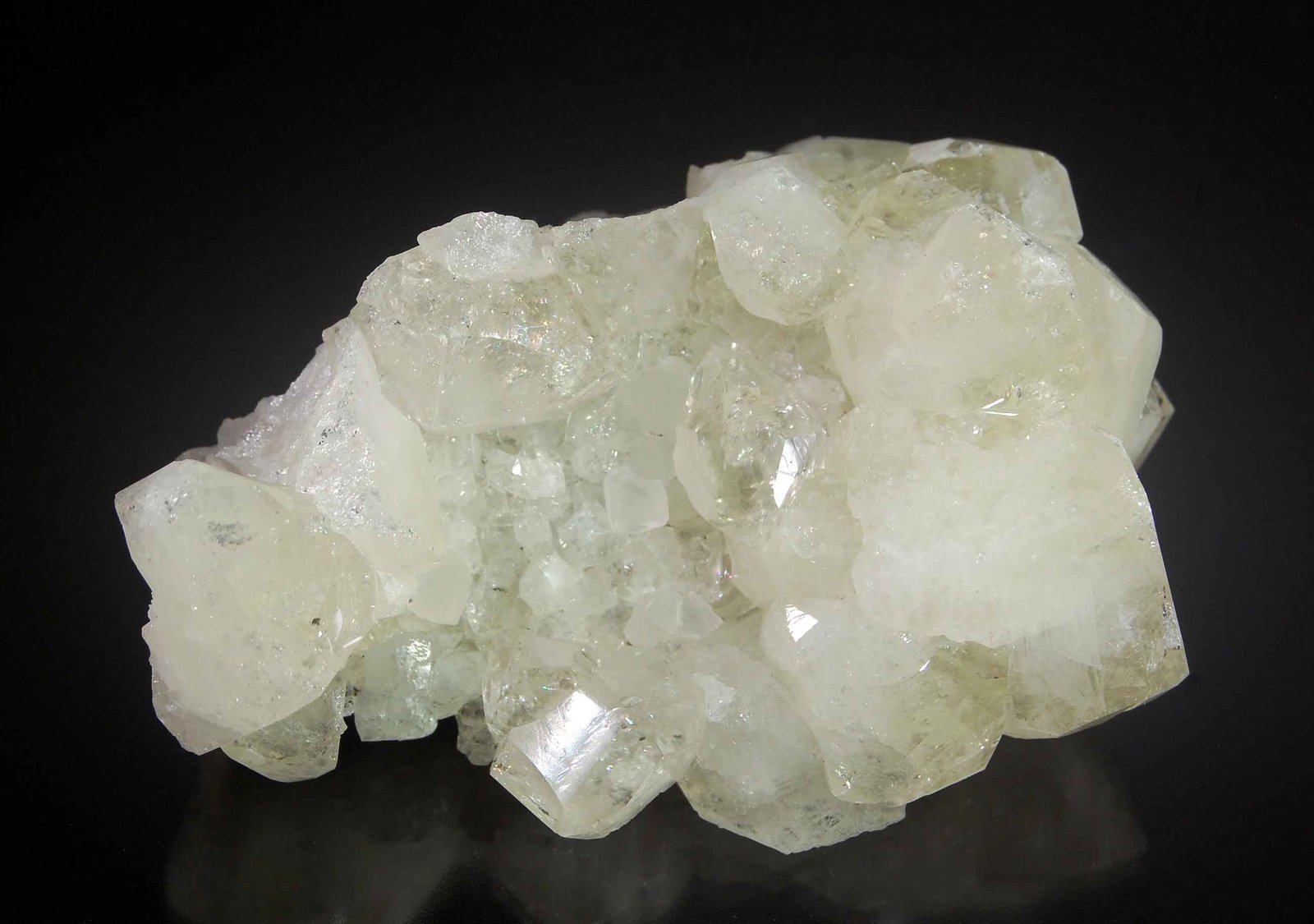Datolite
4.5 cm x 7.1 cm
(Autor: Michael Shaw)