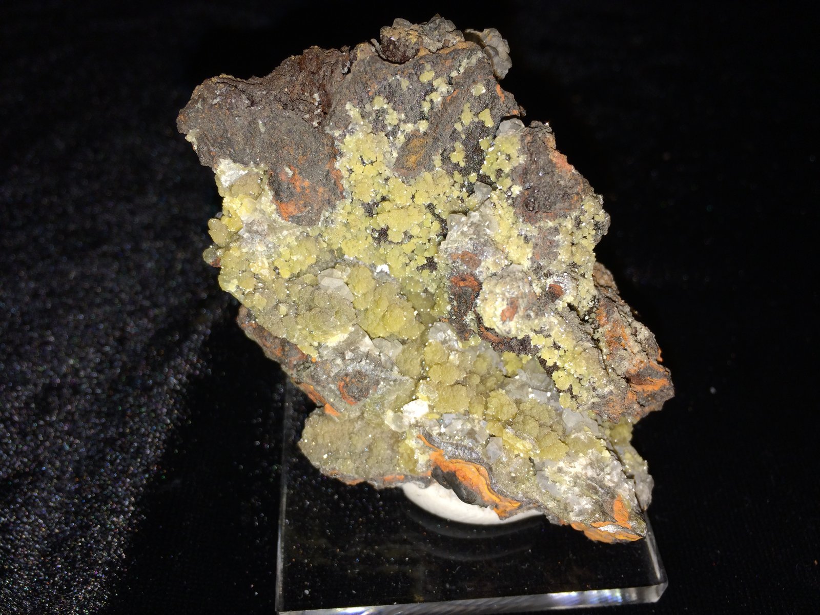 Mimetite
70 X 50 X 40 mm
(Autor: Robert Seitz)