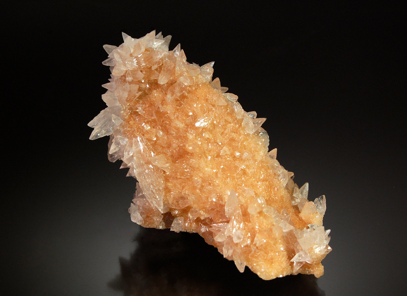 Dolomite after Calcite
4.0 cm x 7.0 cm
(Autor: Michael Shaw)
