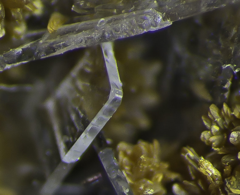 Orpiment, Baryte, Hutchinsonite
FOV appr. 5 mm
(Autor: Rob Schnerr)