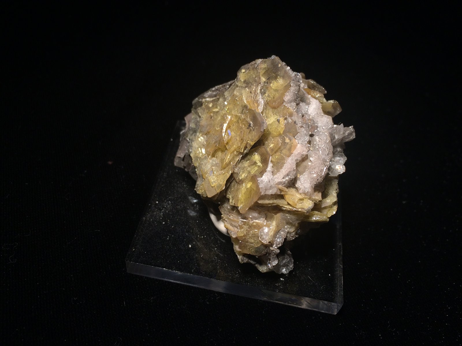 Wulfenite
55 X 40 X 30 mm
(Autor: Robert Seitz)