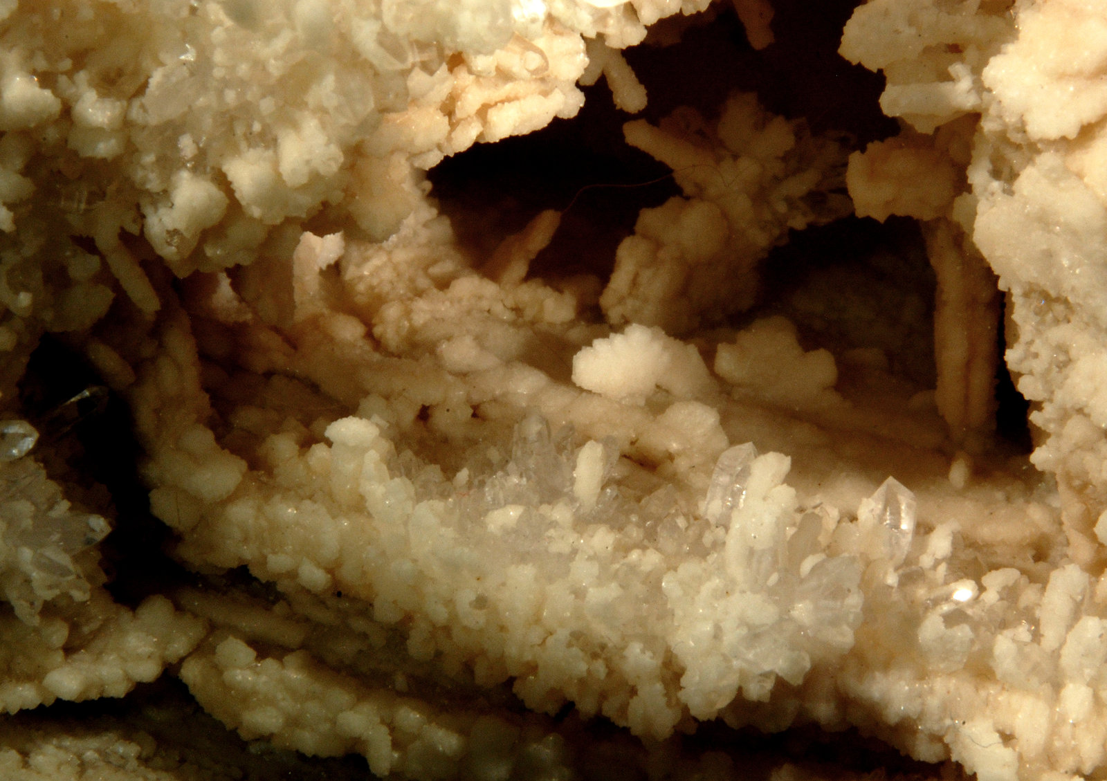 Calcite
FOV approx 3.0 cm
(Autor: Michael Shaw)