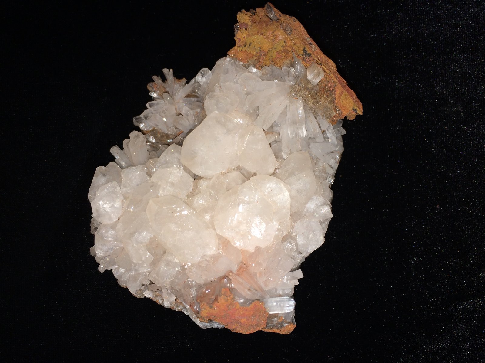 Hemimorphite
105 X 95 X 40
(Autor: Robert Seitz)