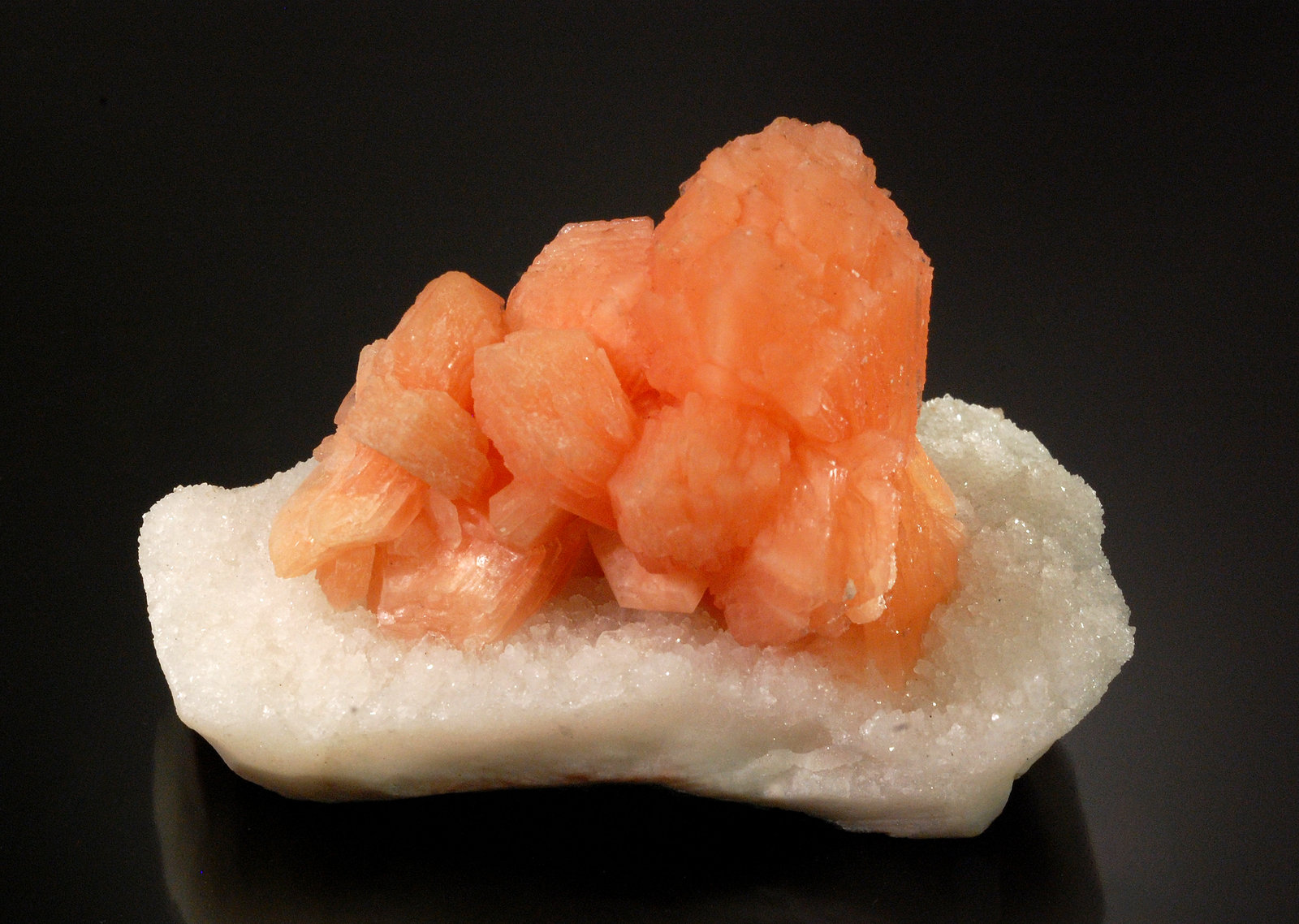 Stilbite
5.2 x 5.8 x 8.7 cm
(Autor: Michael Shaw)