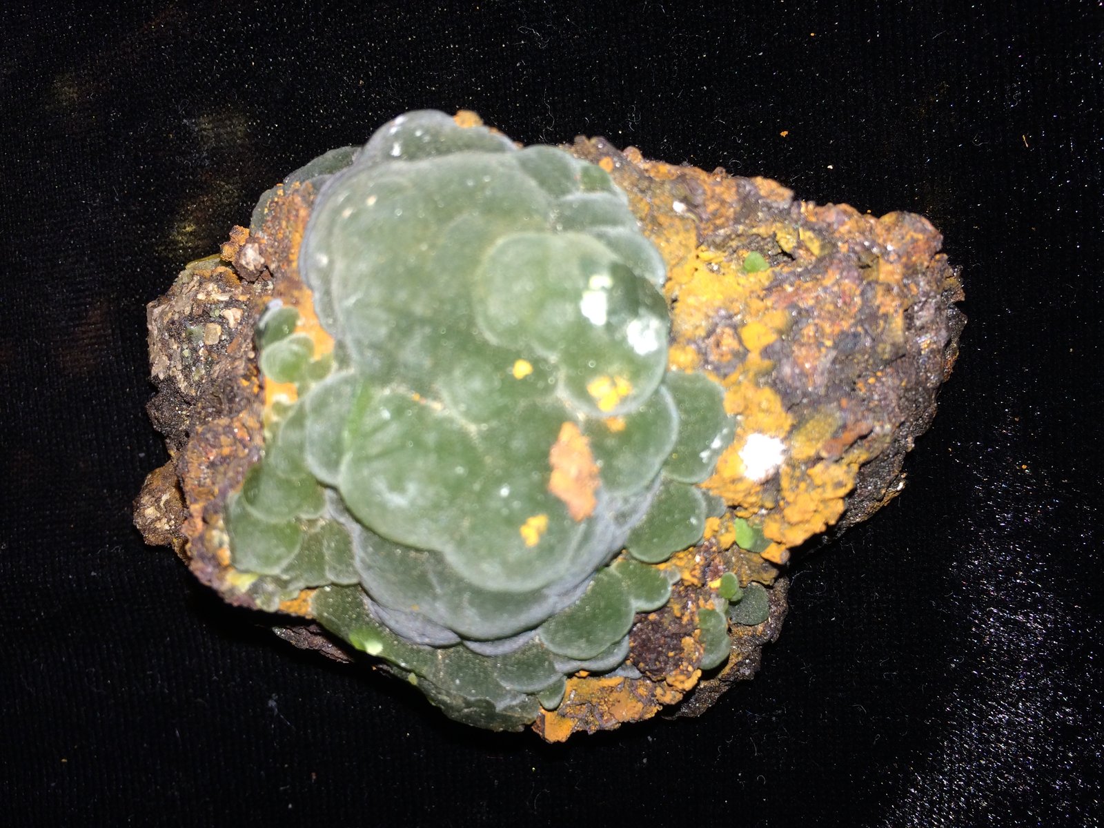 Mimetite
70 X 45 X 40 mm
(Autor: Robert Seitz)