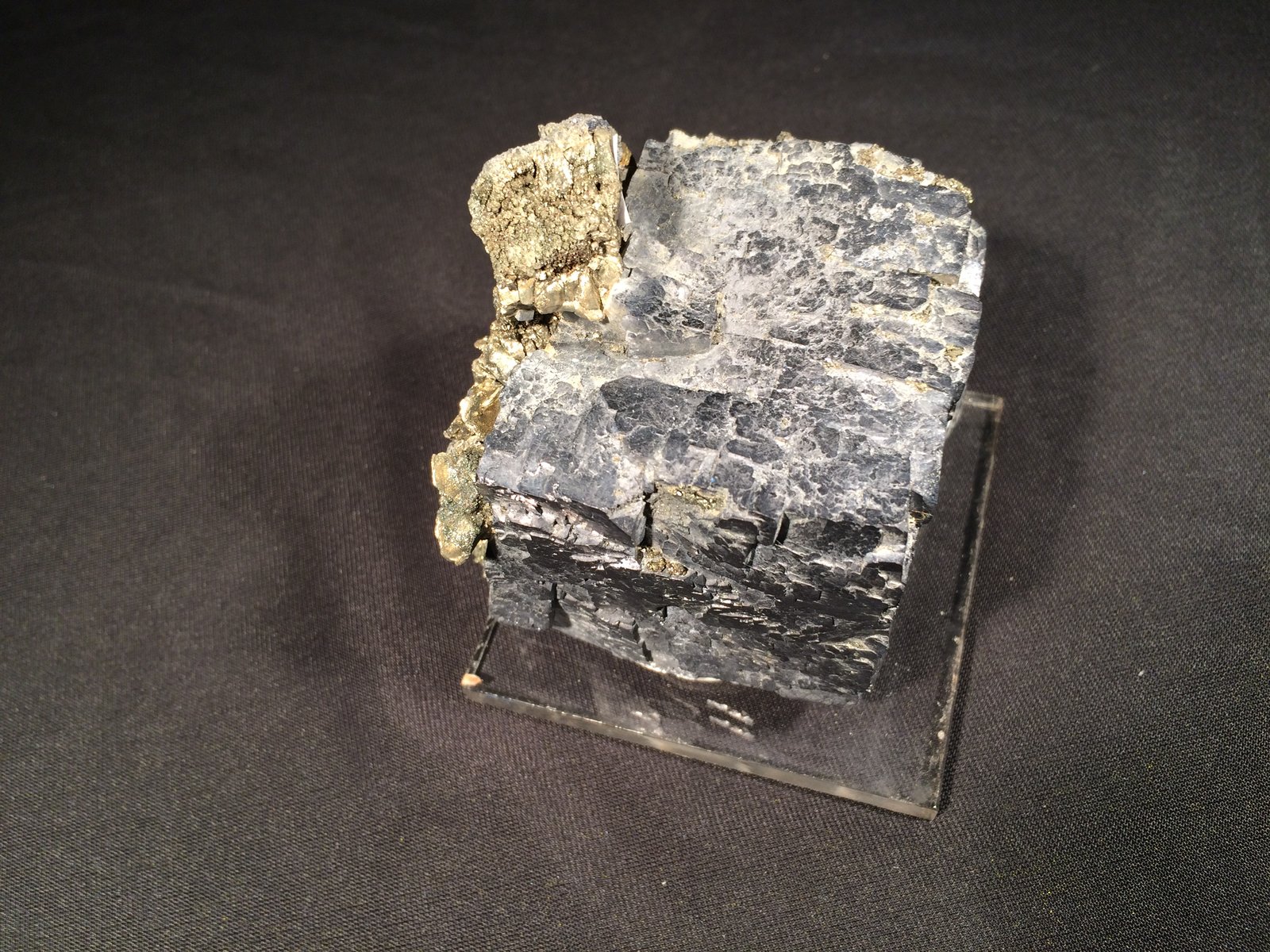Galena, Pyrite
78 mm x 68 mm x 63 mm
(Autor: Robert Seitz)
