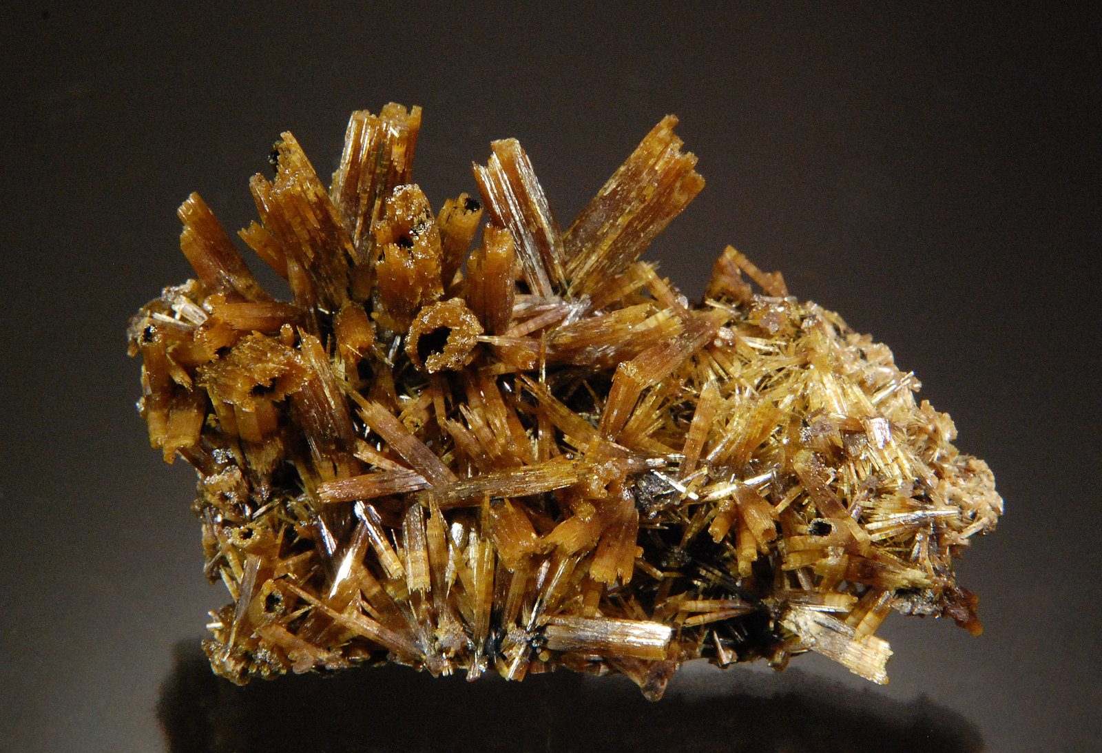 Vanadinite
5.4 × 3.3 × 2.1 cm
(Autor: Michael Shaw)