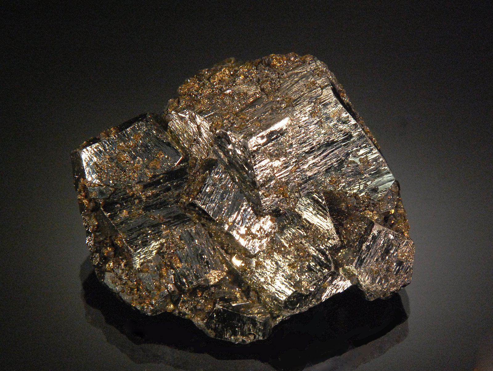 Pyrite
6.7 x 6.4 x 2.6 cm
(Autor: Michael Shaw)