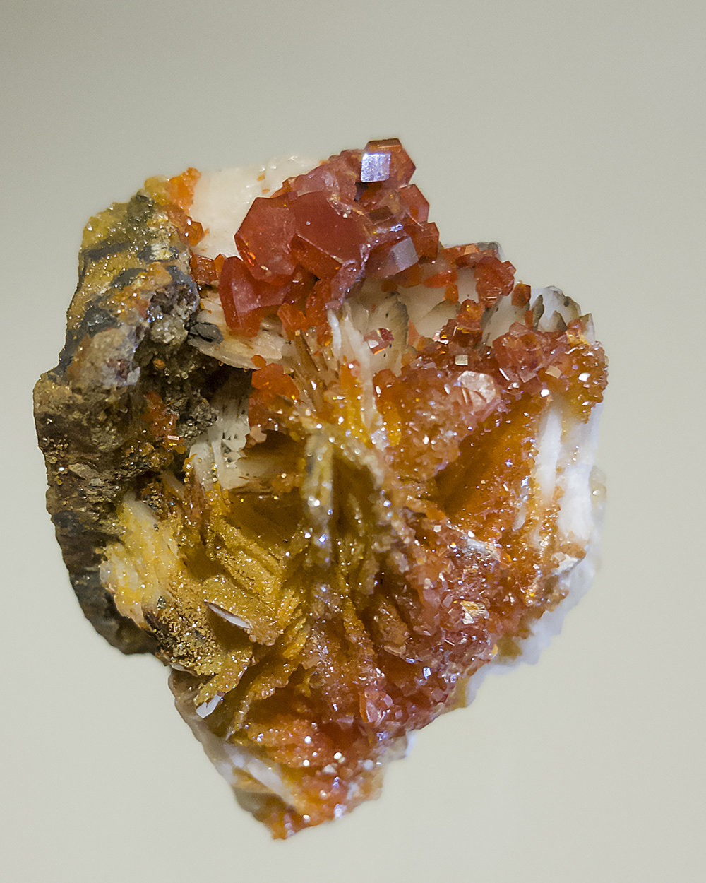 Vanadinite, Baryte
3 X 4 cm
(Autor: Richard Arseneau)