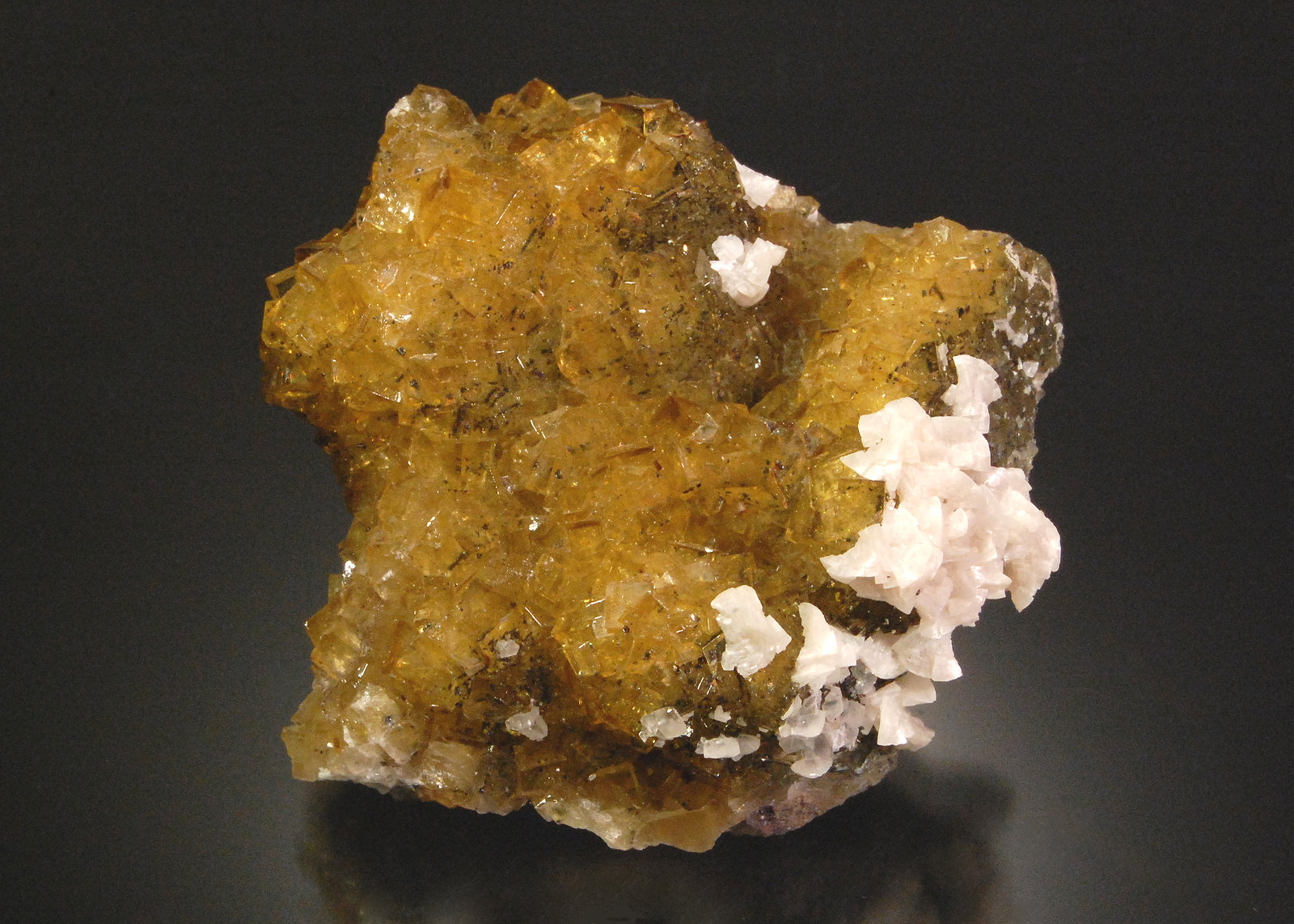 Fluorite
7.5 x 7.4 x 3.8 cm
(Autor: Michael Shaw)