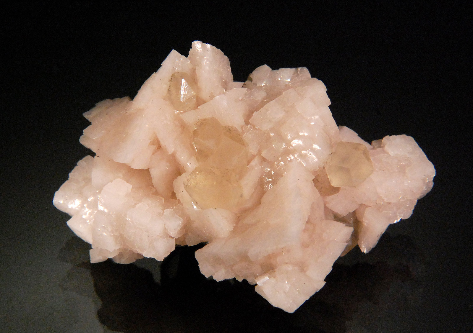 Dolomite and Calcite
5.6 x 4.1 x 2.4 cm
(Autor: Michael Shaw)