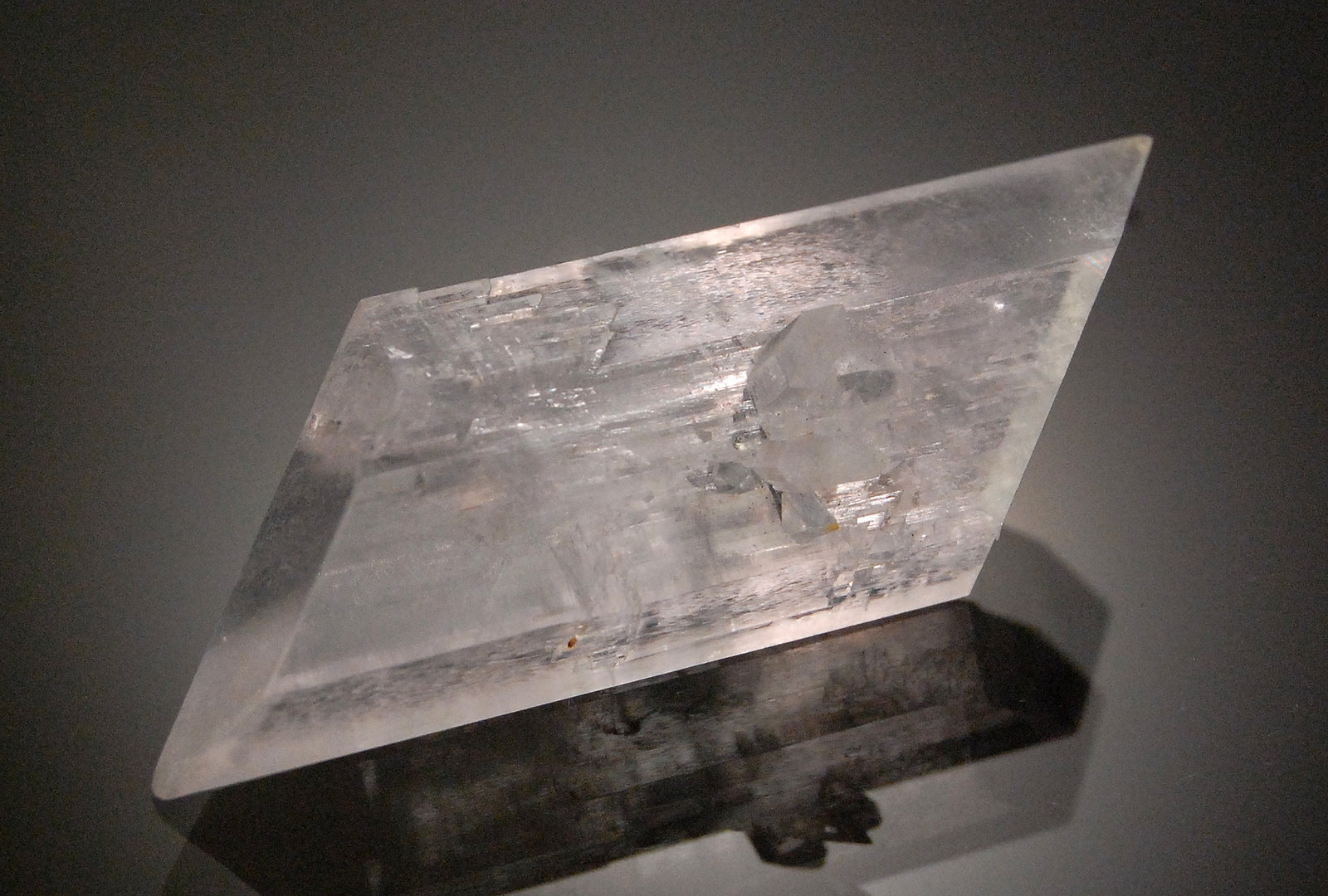 Gypsum
5.2 x 1.8 cm
(Autor: Michael Shaw)