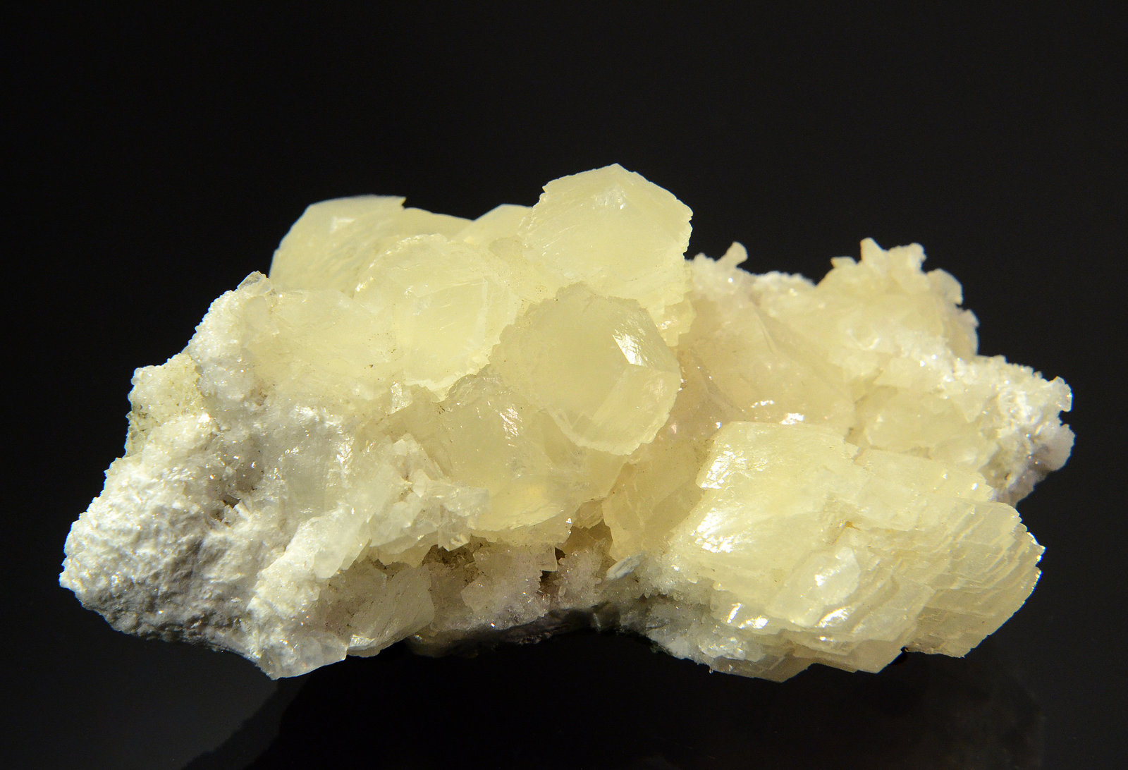 Calcite
8.2 x 5.6 x 4.0 cm
(Autor: Michael Shaw)