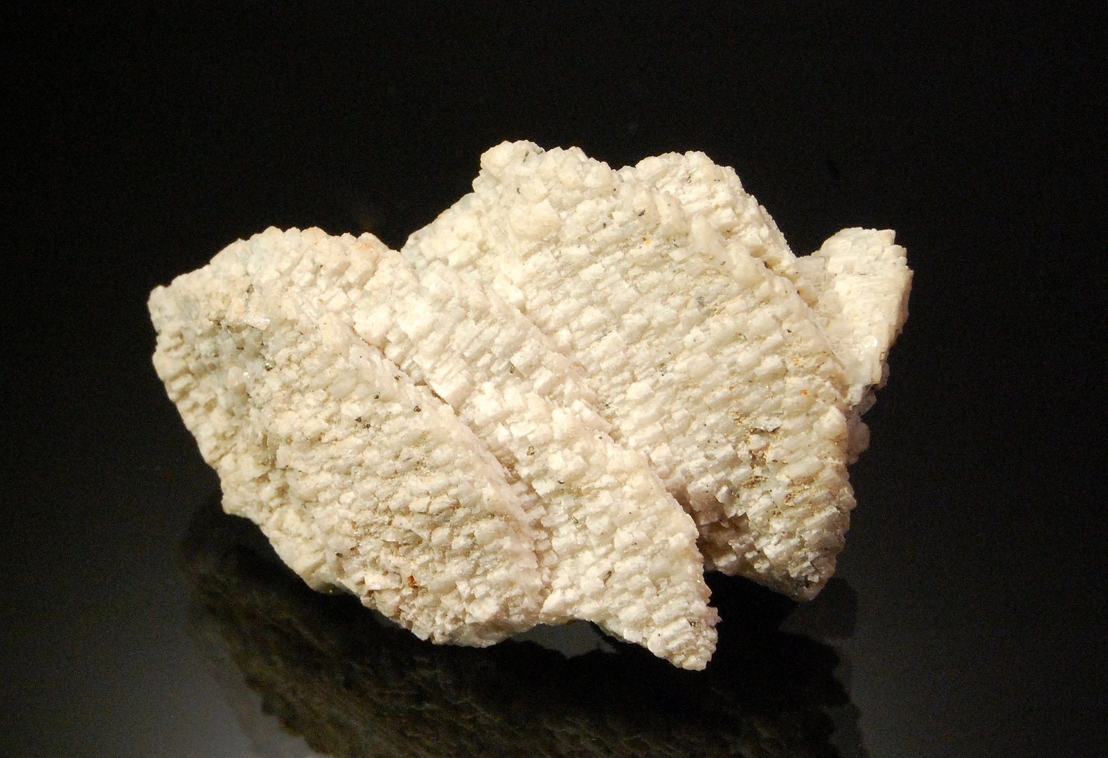 Dolomite ps. after Calcite
4.4 x 3.5 x 2.5 cm
(Autor: Michael Shaw)