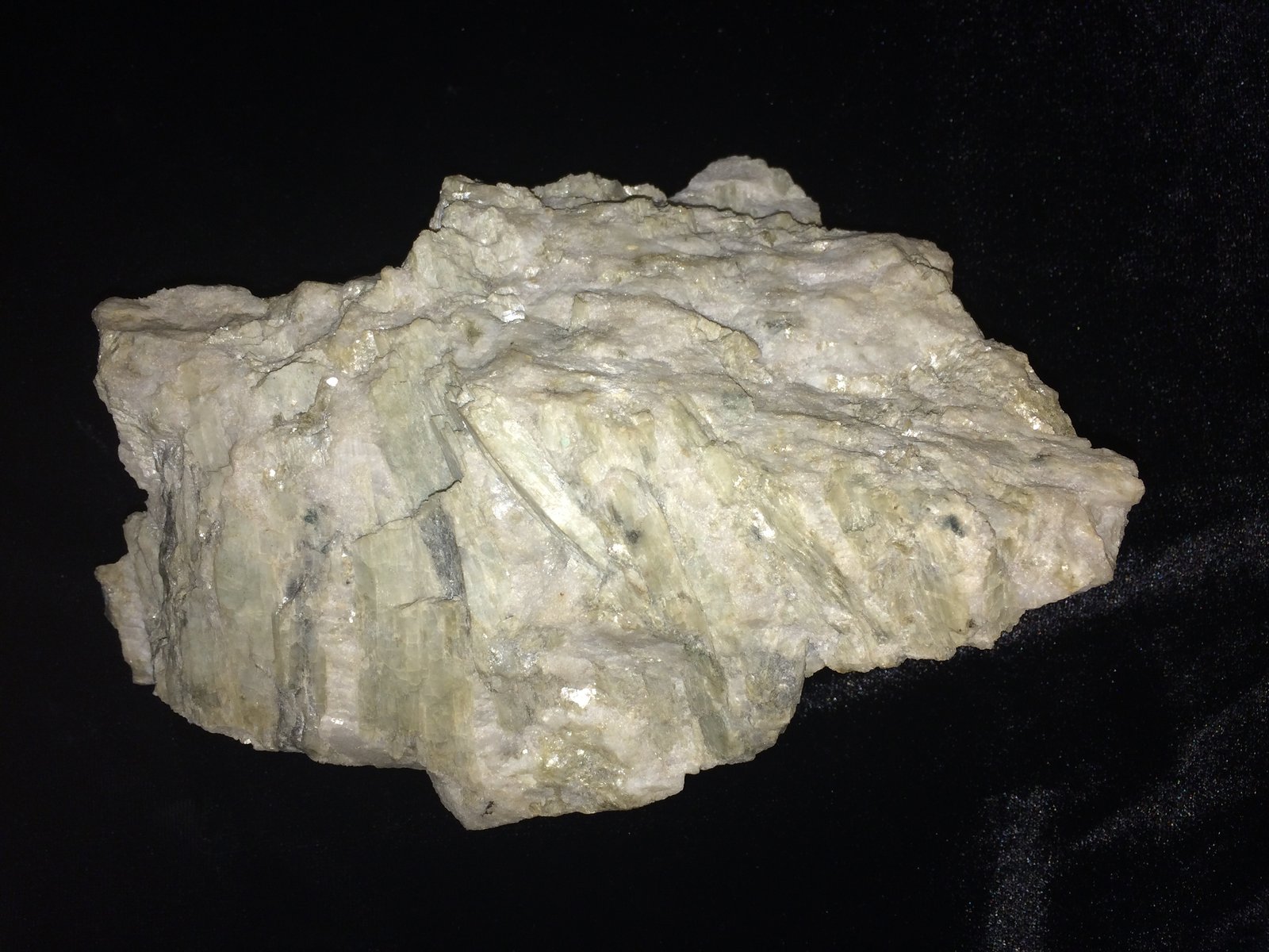 Spodumene, Quartz
175 mm x 110 mm x 75 mm
(Autor: Robert Seitz)