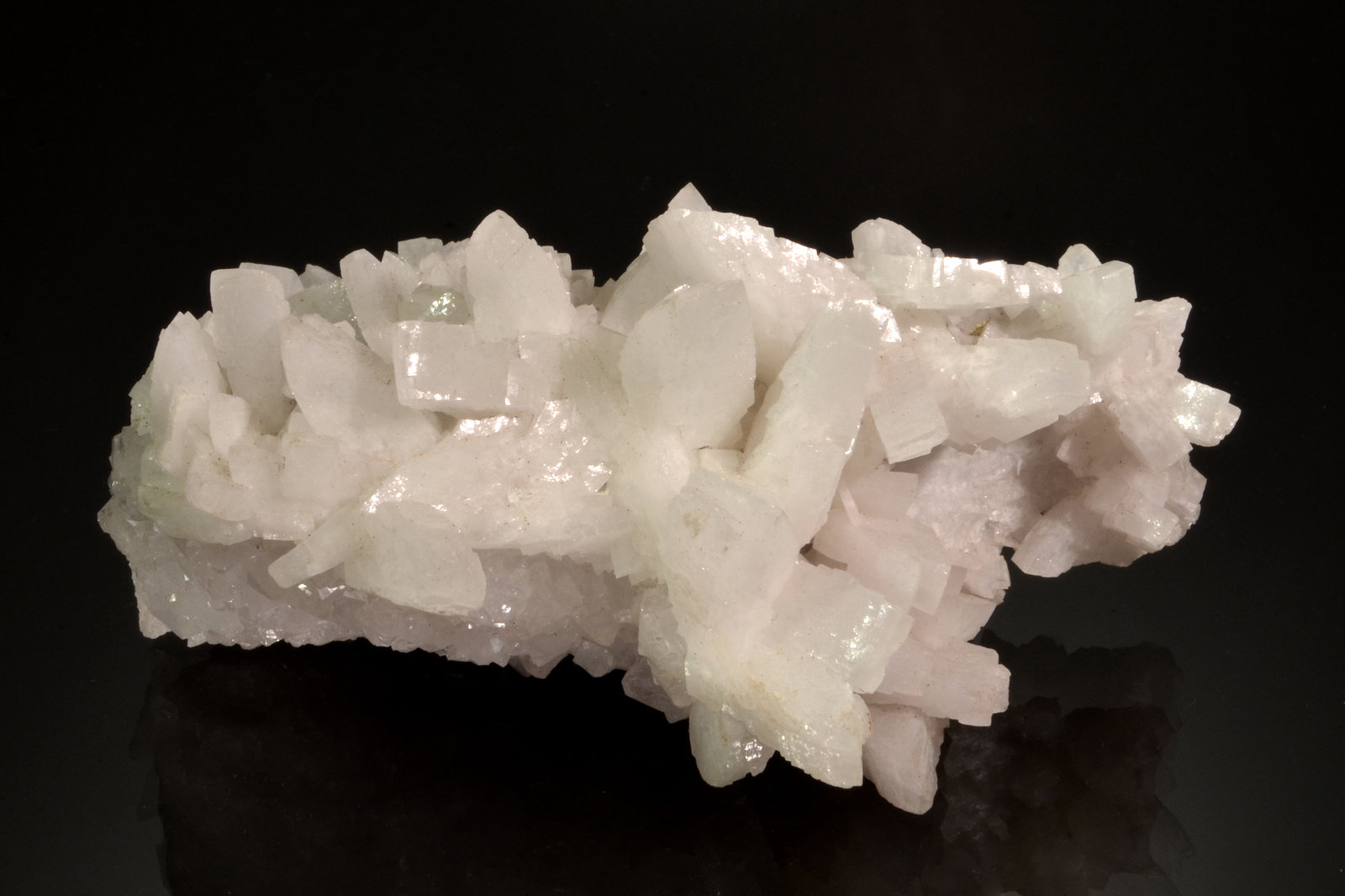 Baryte on Quartz
7.4 x 4.7 x 4.0 cm
(Autor: Michael Shaw)