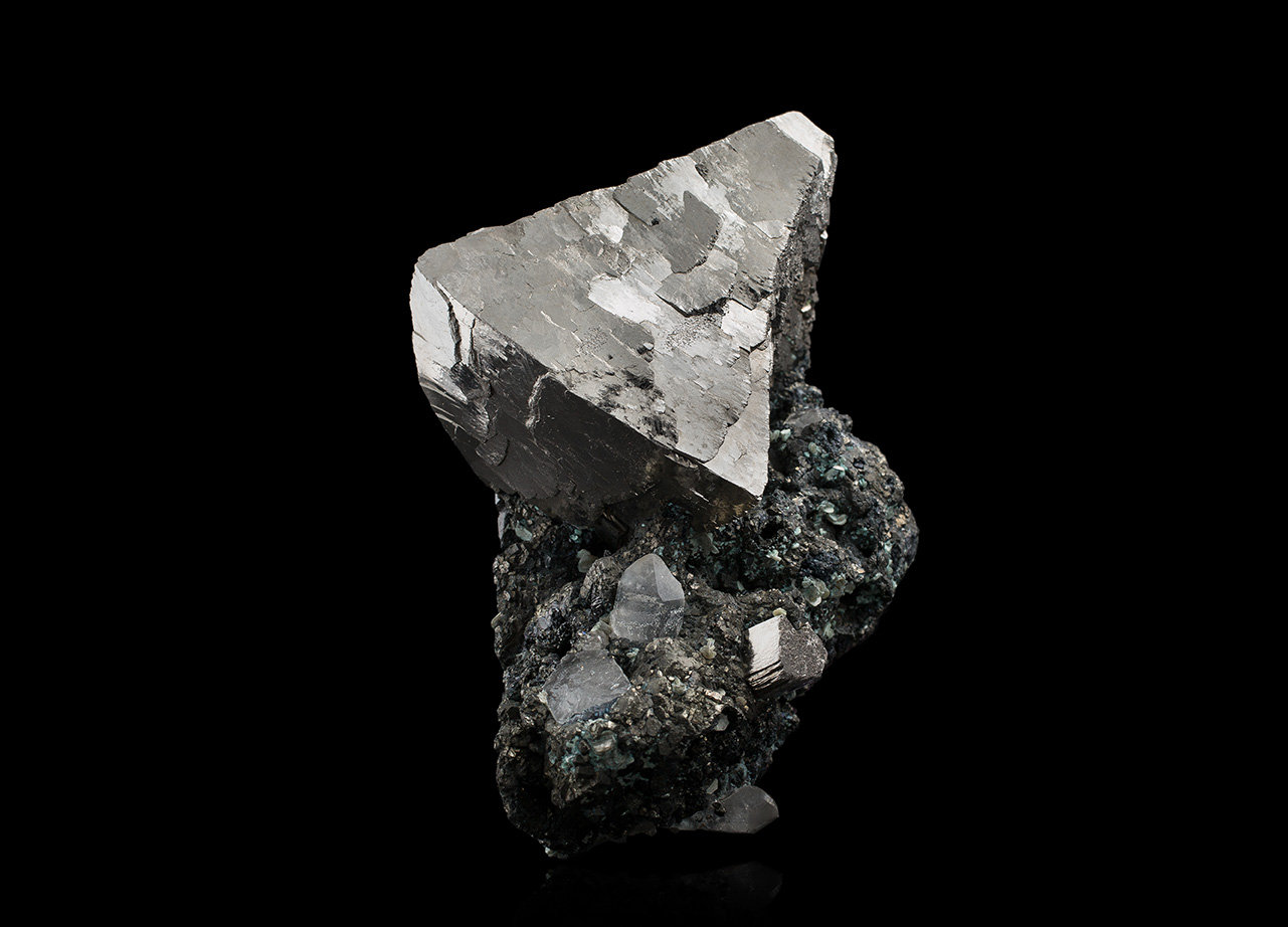 Arsenopyrite on Ferberite
11.0	x 7.0 x 10.5 cm
(Autor: MIM Museum)