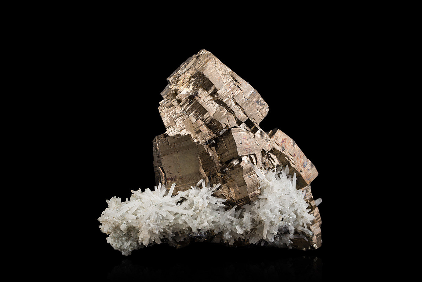 Pyrrhotite with Quartz
13.0	x 8.0 x 10.5 cm
(Autor: MIM Museum)