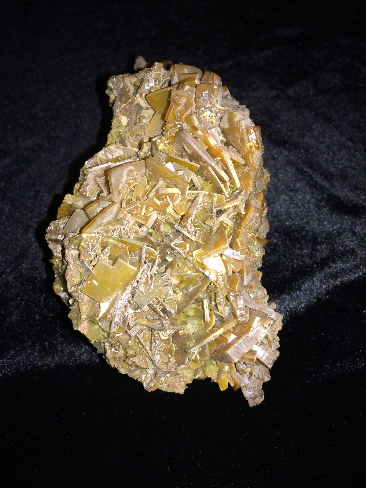 Wulfenite
150 mm x 90 mm x 85 mm
(Autor: Robert Seitz)