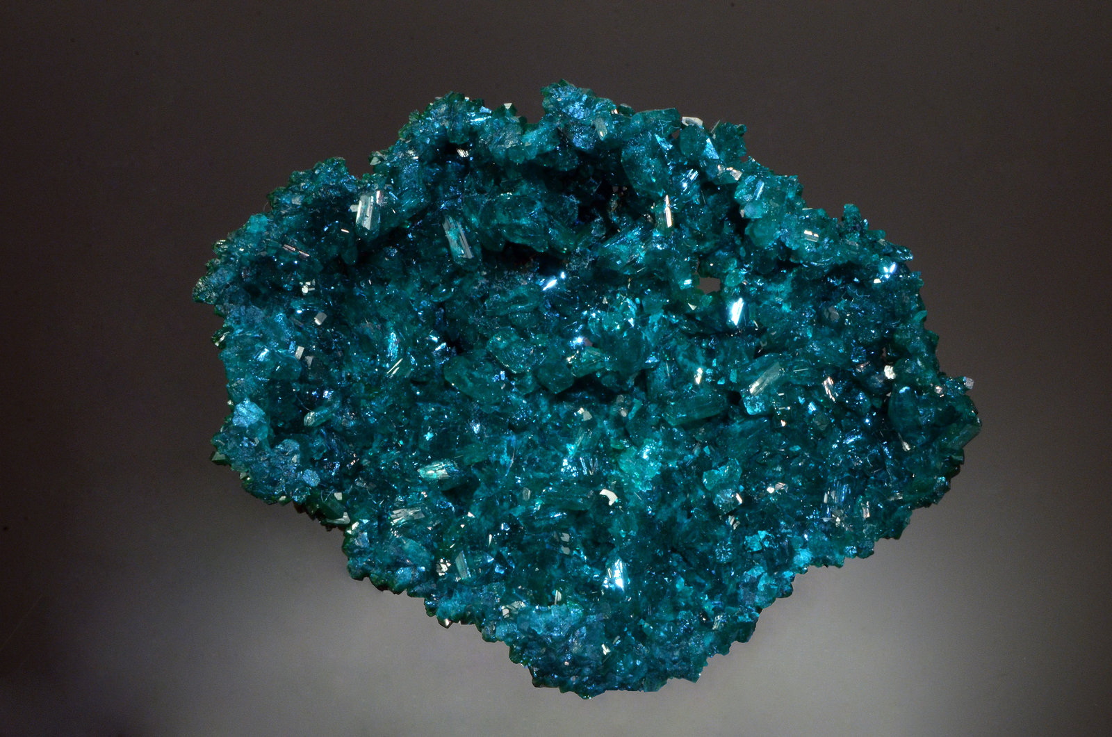 Dioptase
8.0 x 6.0 x 2.5 cm
(Autor: Michael Shaw)