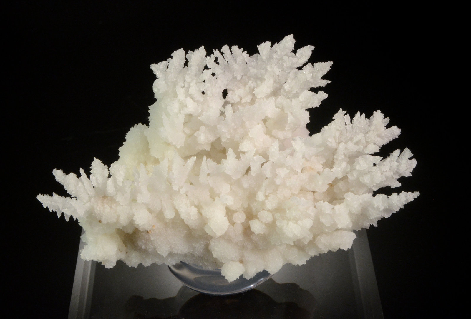 Calcite
6.6 x 4.7 x 3.8 cm
(Autor: Michael Shaw)