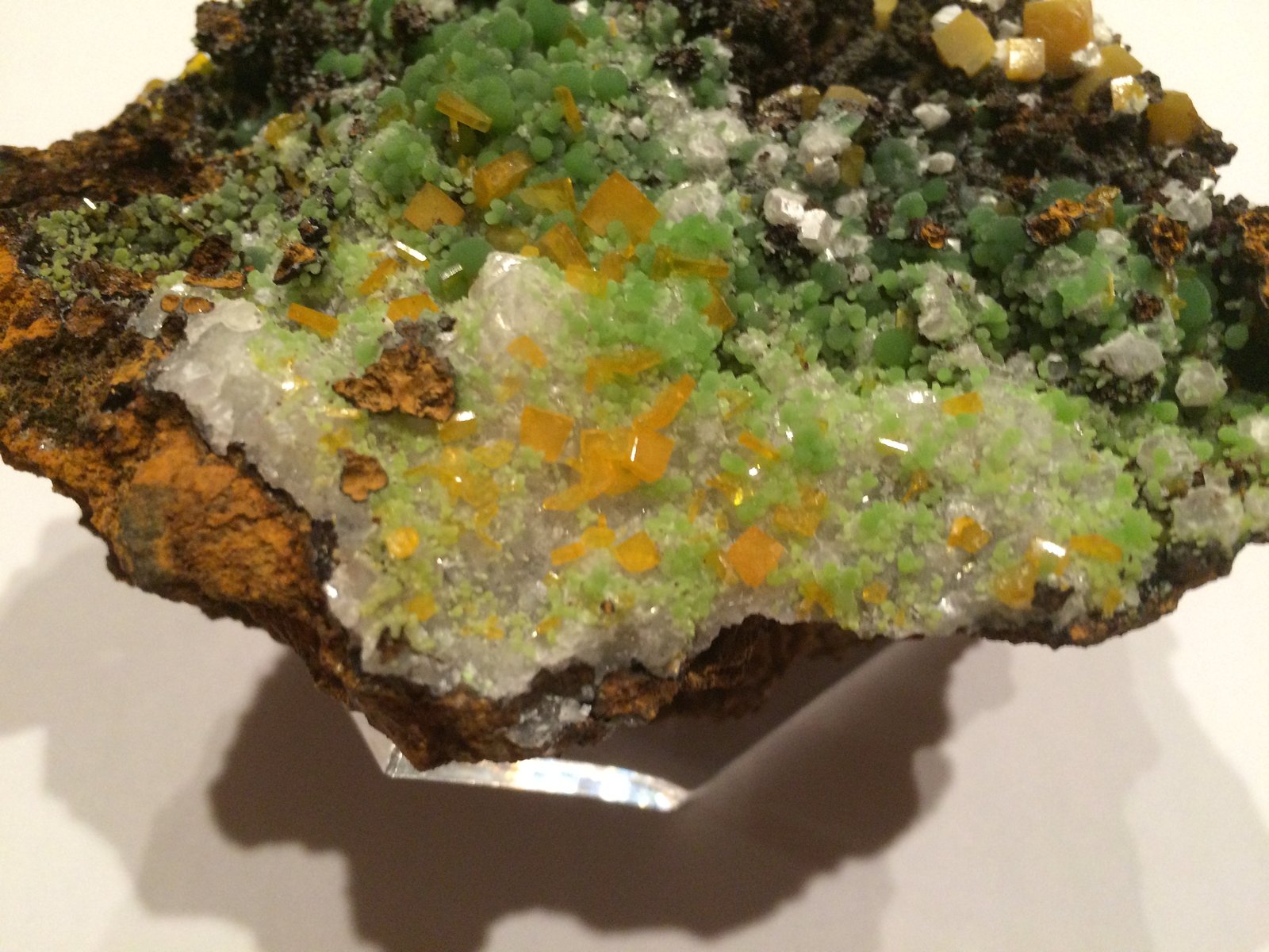 Mimetite, Wulfenite
130 mm x 100 mm x 75 mm
(Autor: Robert Seitz)