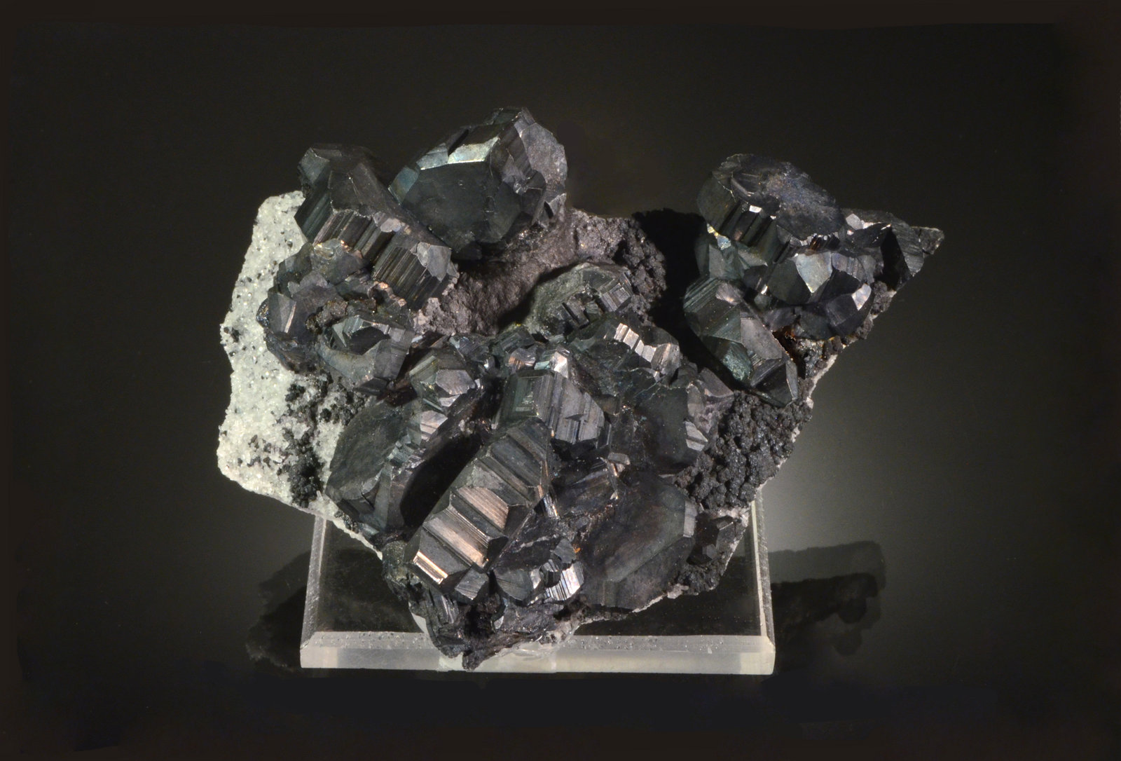 Bournonite
8.1 x 5.7 x 2.6 cm
(Autor: Michael Shaw)