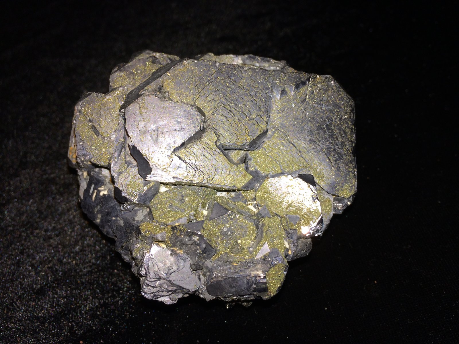 Galena, Chalcopyrite
85 mm X 70 mm X 50 mm
(Autor: Robert Seitz)
