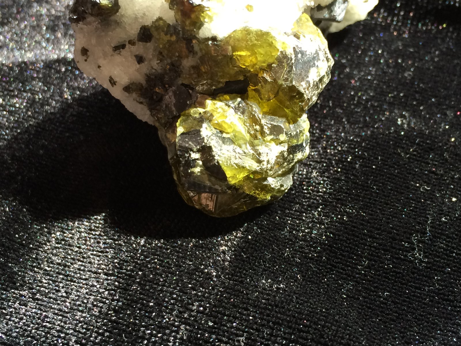 Sphalerite, Quartz, Galena
50 mm X 45 mm X 35 mm
(Autor: Robert Seitz)