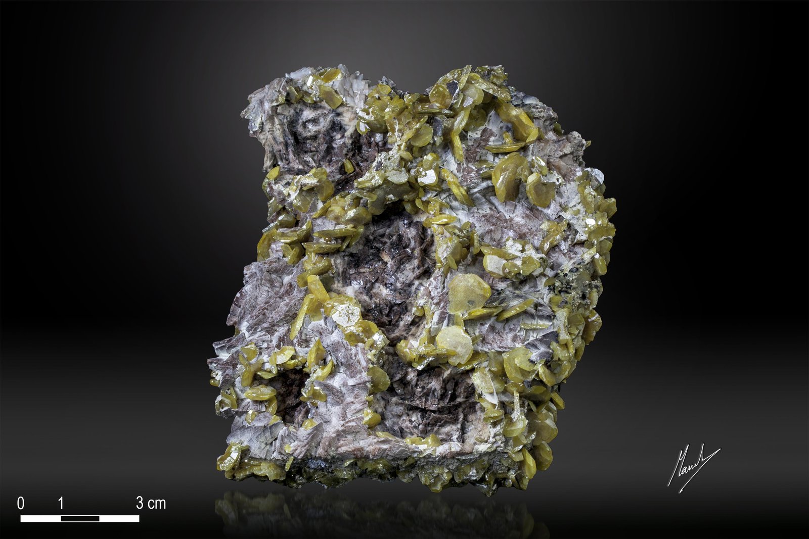 Wulfenite on Dolomite
116 x 106 mm
(Autor: Manuel Mesa)
