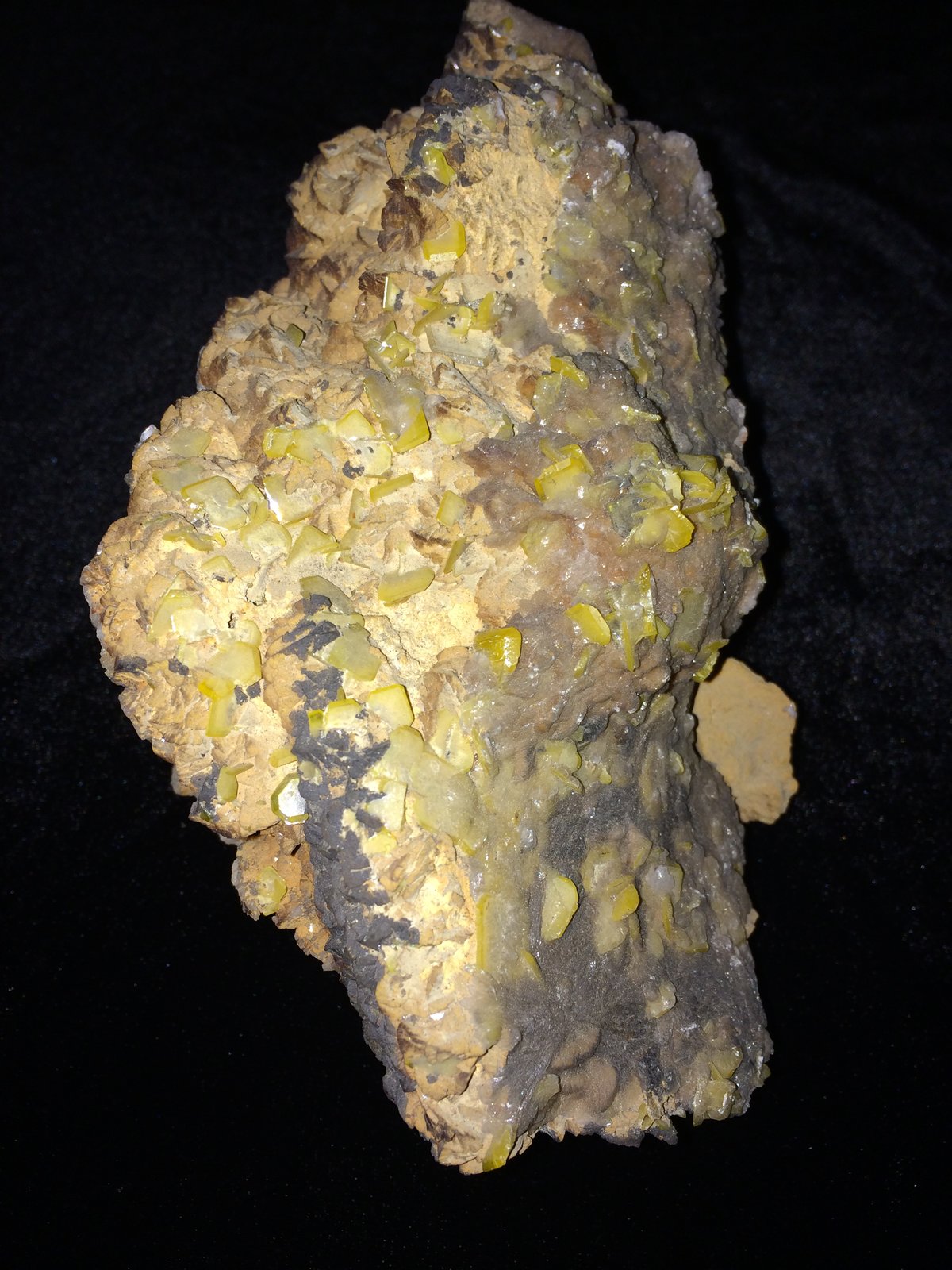 Wulfenite, Calcite
205 mm x 110 mm x 105 mm
(Autor: Robert Seitz)