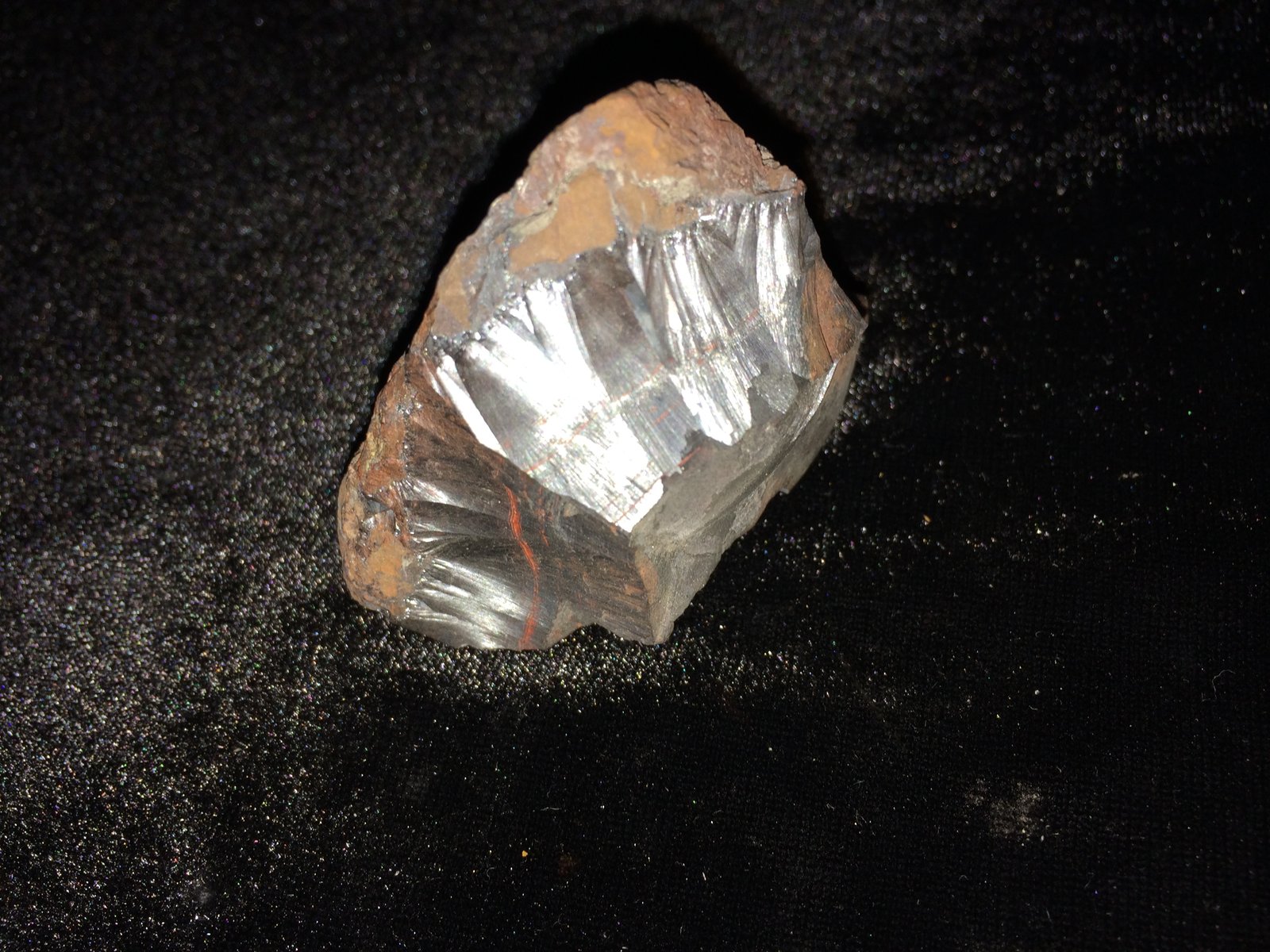Hematite
57 mm x 50 mm x 37 mm
(Autor: Robert Seitz)