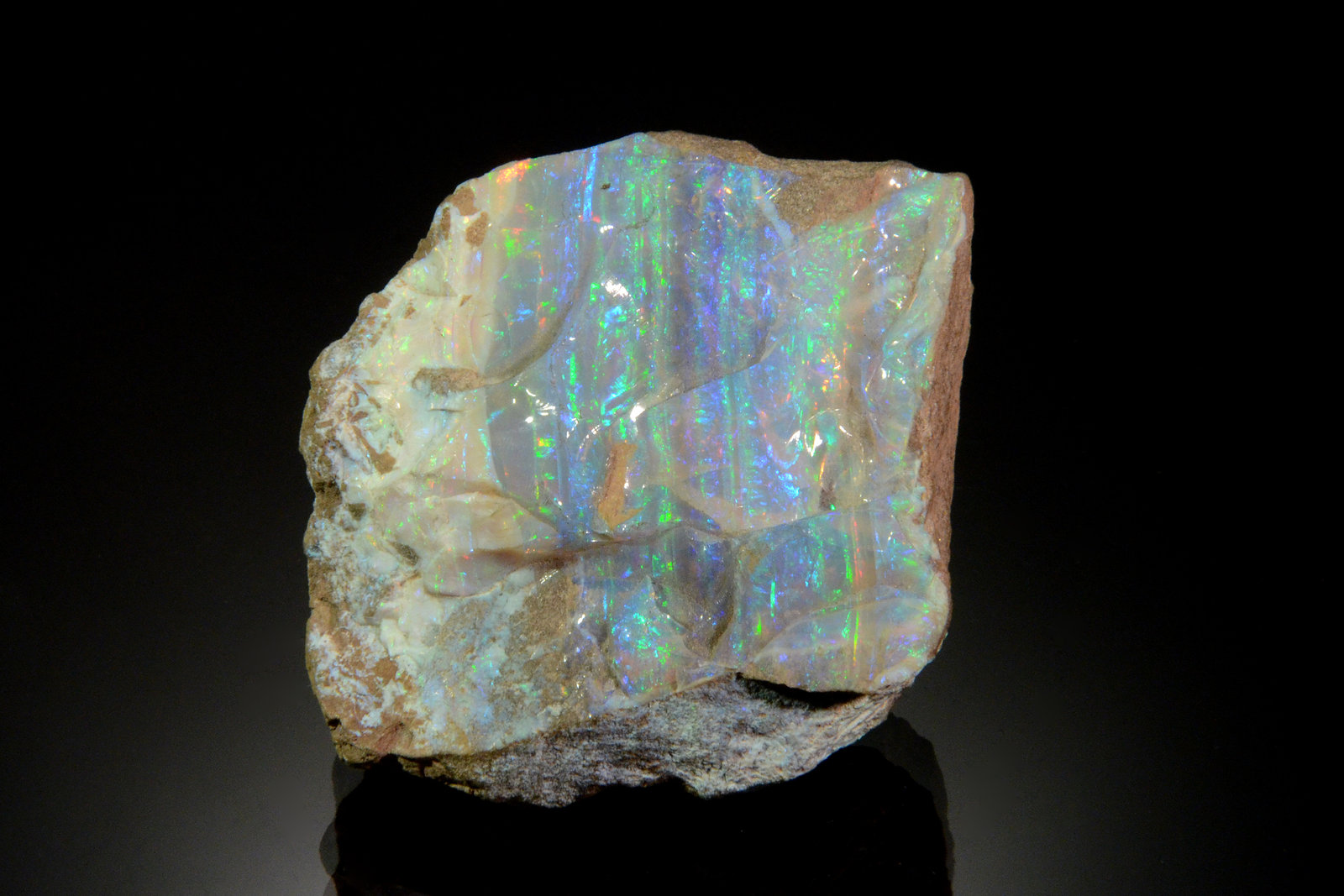 Opal
5.5 x 5.4 x 2.7 cm
(Autor: Michael Shaw)