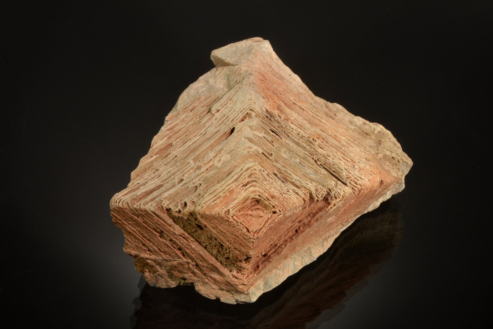 Dolomite
10.2 x 6.8 x 5.4 cm
(Autor: Michael Shaw)