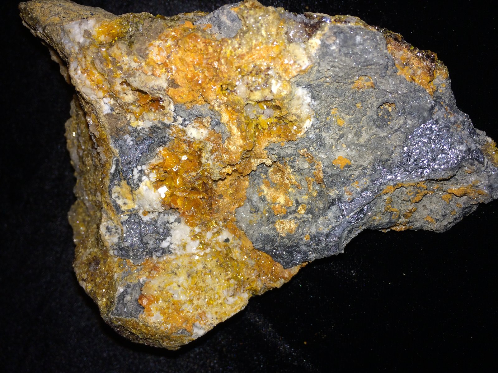Wulfenite, Galena
130 mm x 90 mm x 67 mm
(Autor: Robert Seitz)