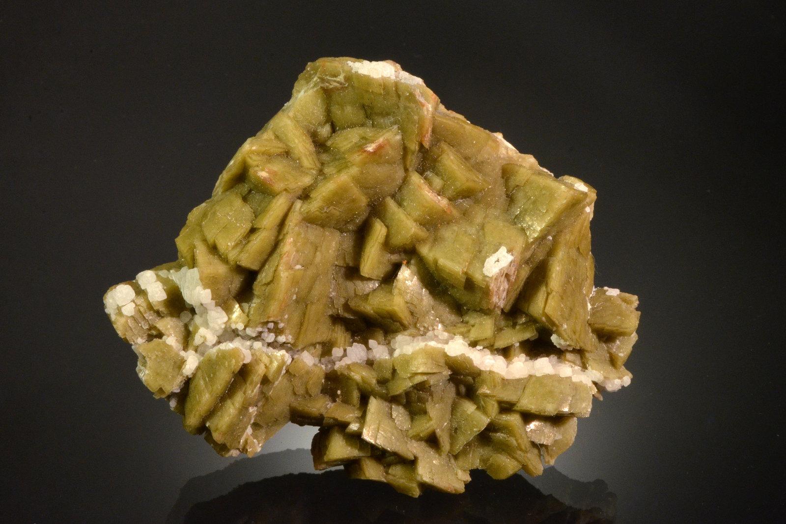 Siderite
7.1 x 5.8 x 2.7 cm
(Autor: Michael Shaw)