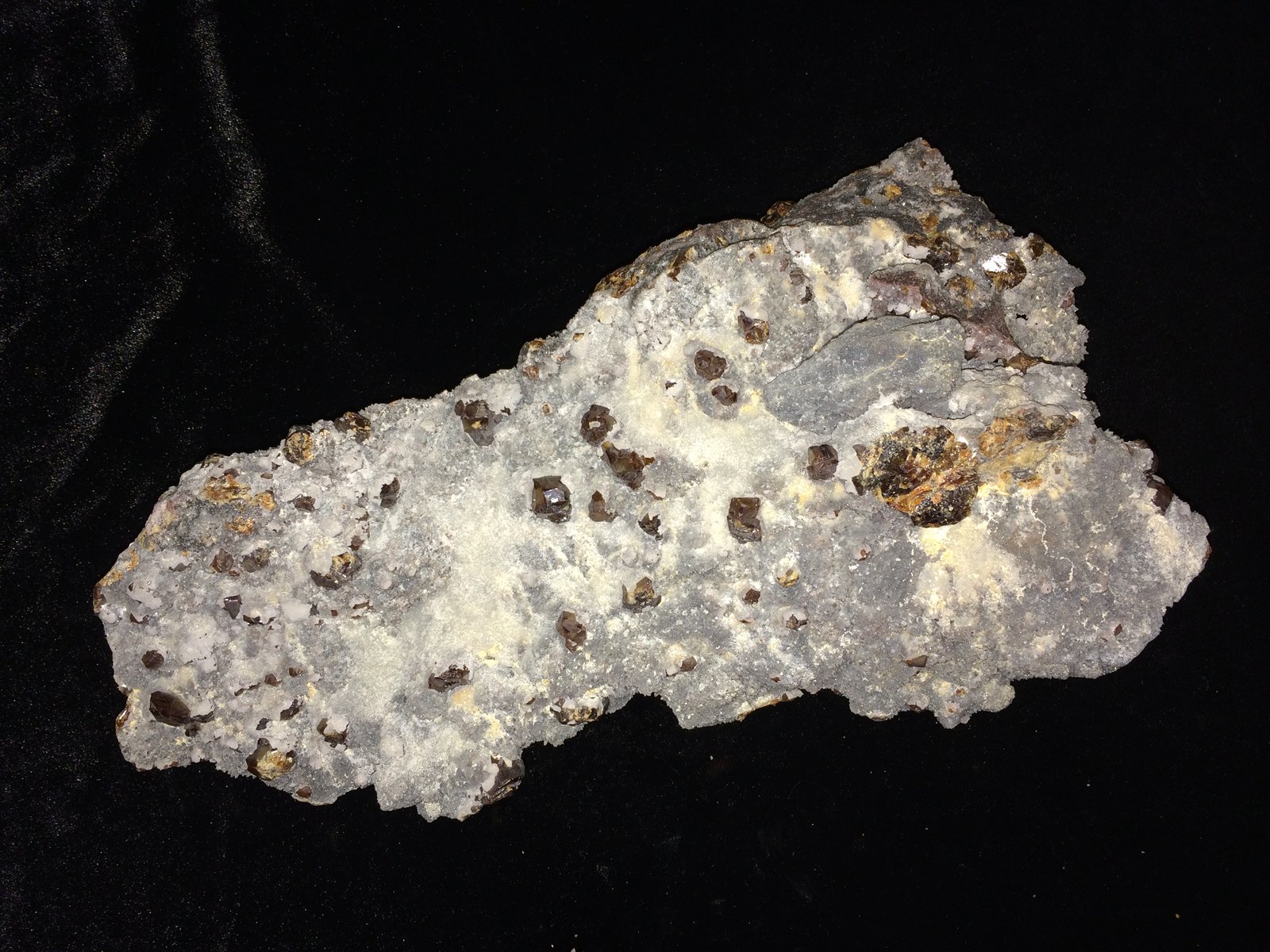 Sphalerite, Quartz
260 X 140 X 75 mm
(Autor: Robert Seitz)