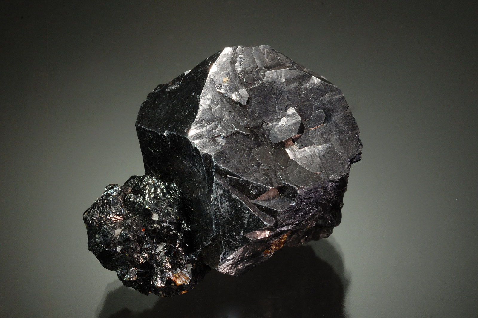 Galena
5.1 x 3.6 x 3.0 cm
(Autor: Michael Shaw)
