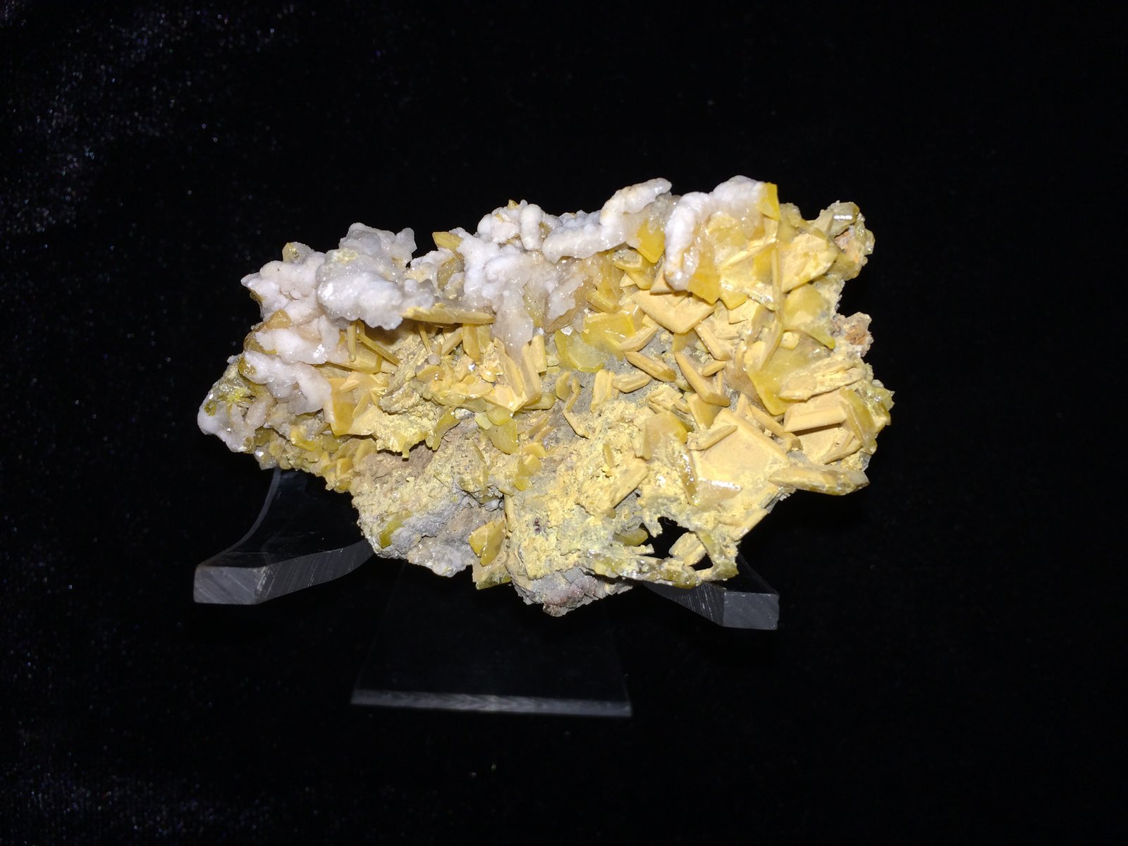 Wulfenite
70 mm x 40 mm x 38 mm
(Autor: Robert Seitz)