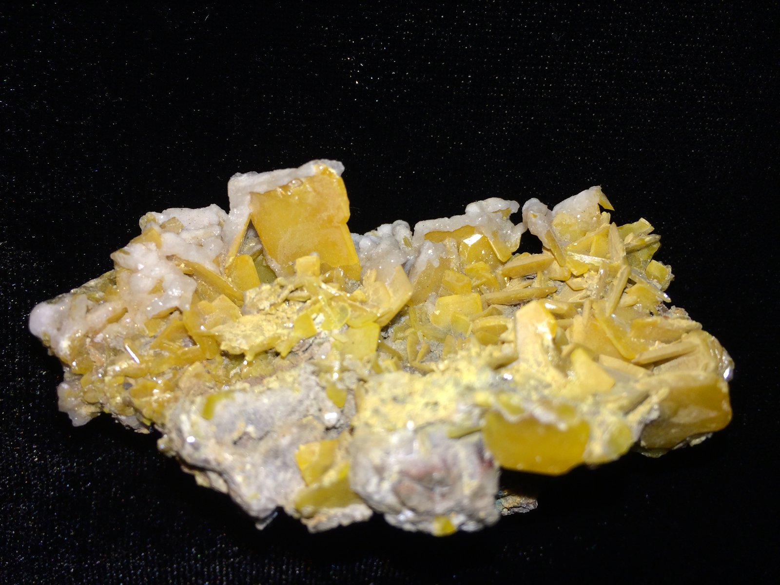 Wulfenite
70 mm x 40 mm x 38 mm
(Autor: Robert Seitz)