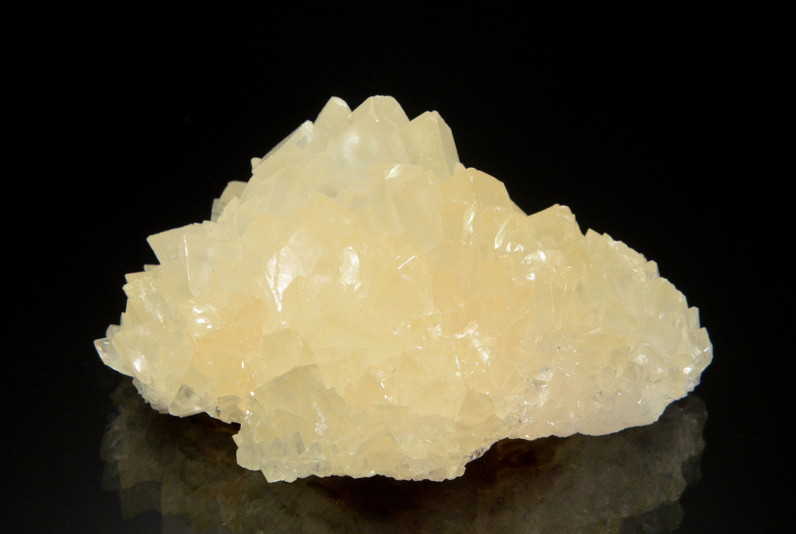Calcite
8.6 x 6.4 x 4.2 cm
(Autor: Michael Shaw)